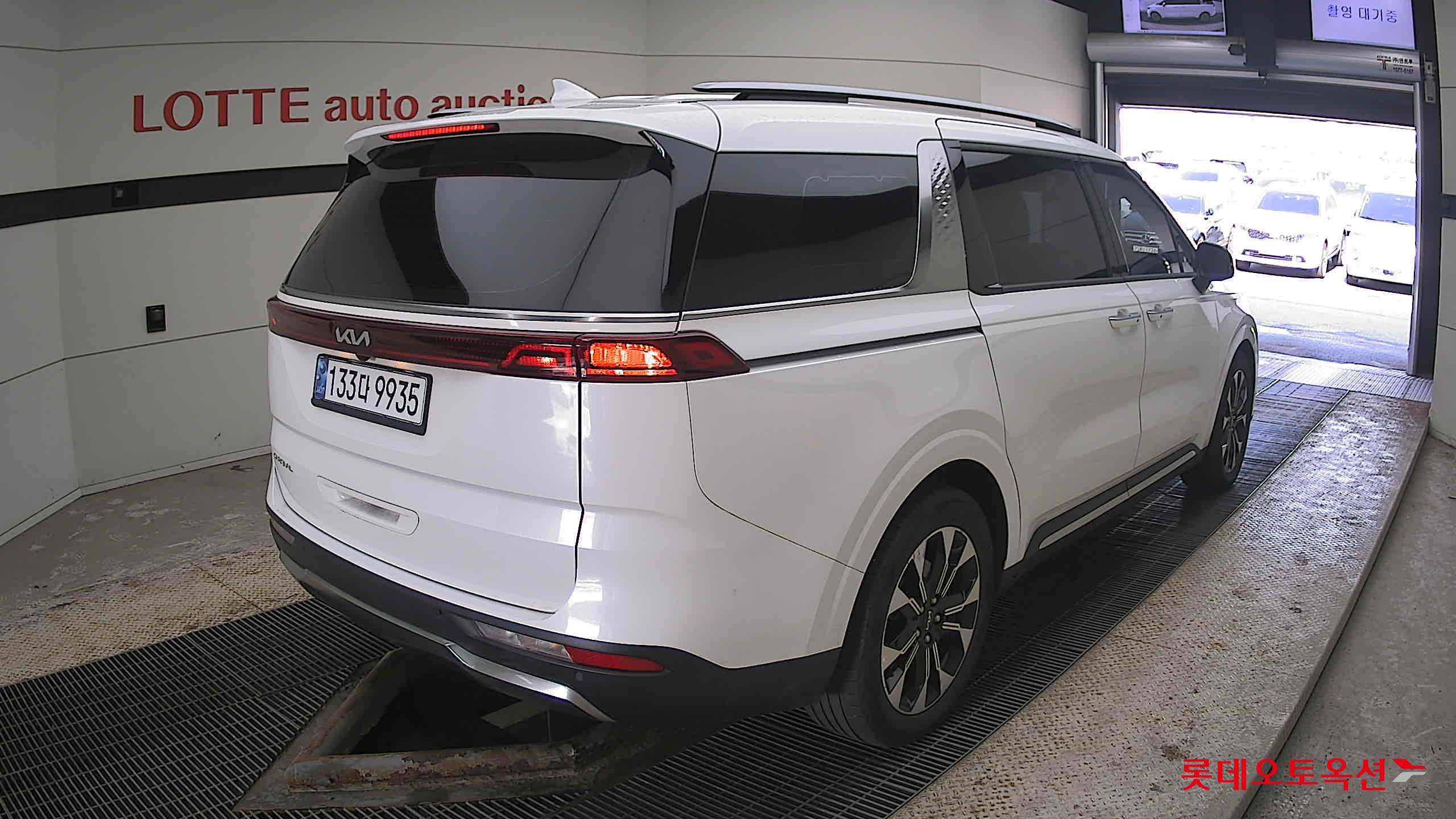 Kia Carnival Limousine 2023 Белый из Кореи, фото 4