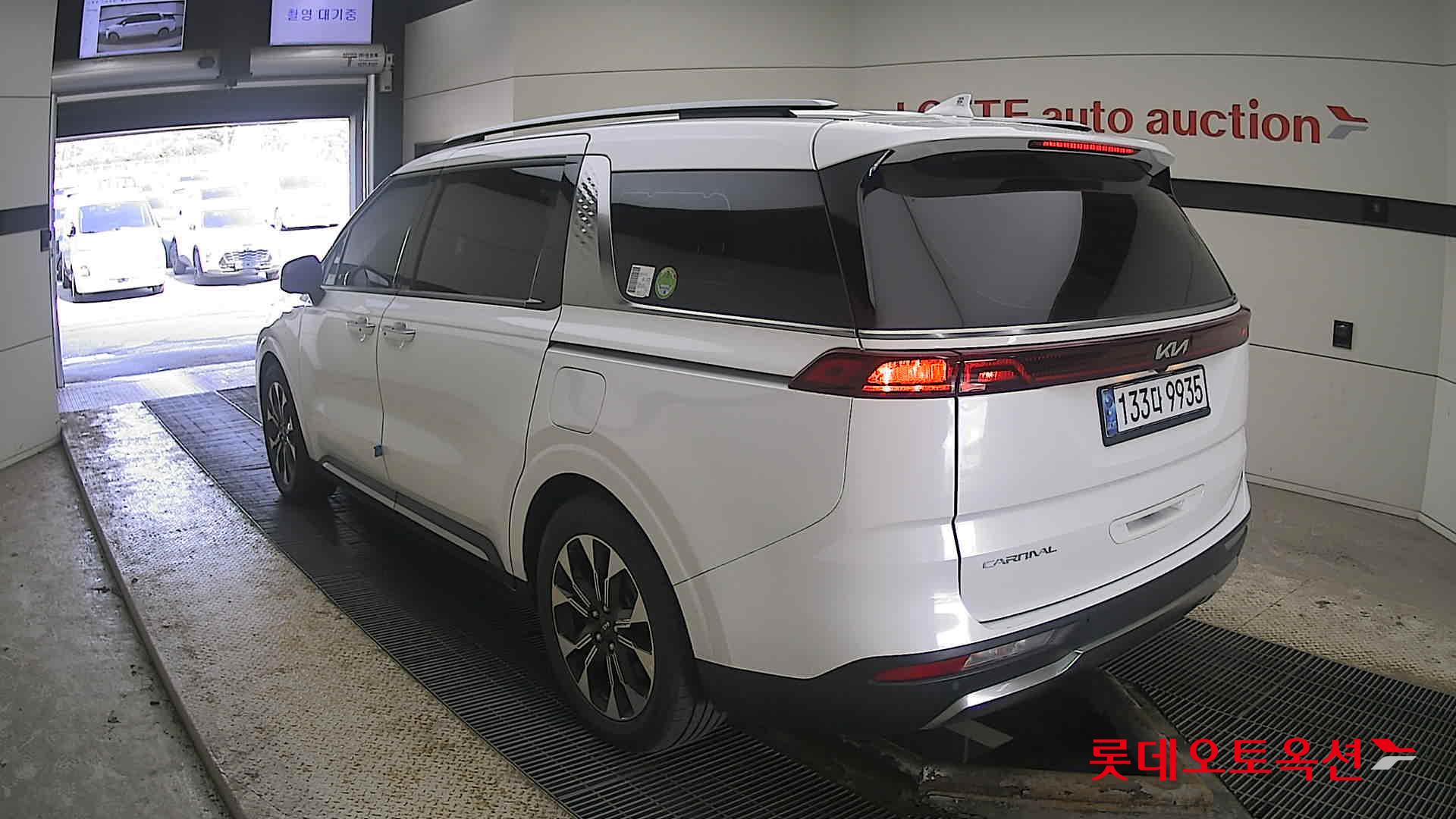 Kia Carnival Limousine 2023 Белый из Кореи, фото 6