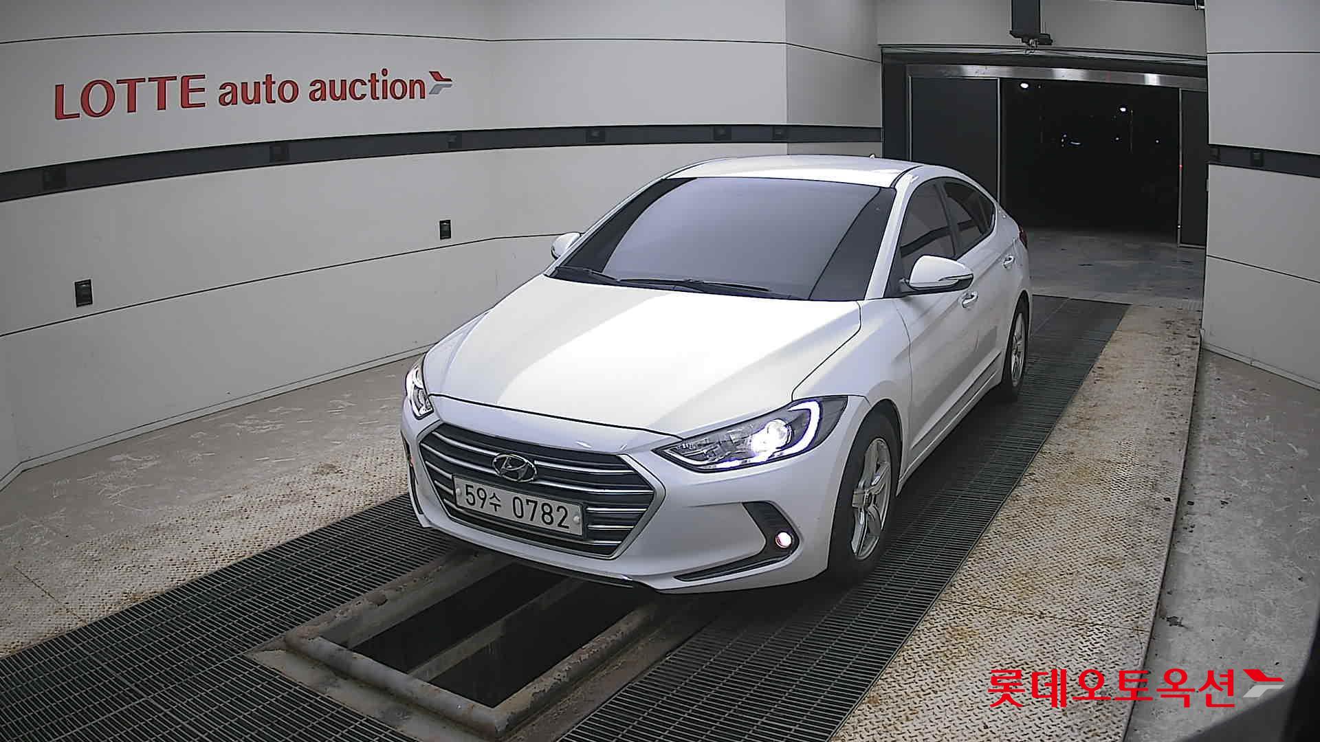 Hyundai Elantra 2016 - Image 10