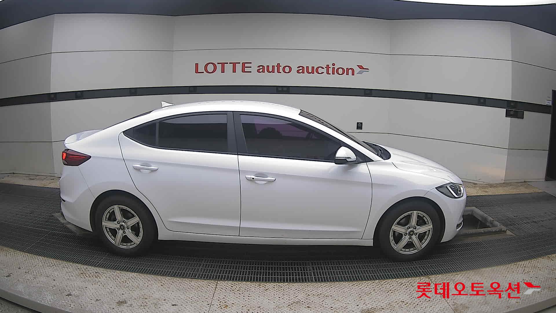 Hyundai Elantra 2016 - Image 21