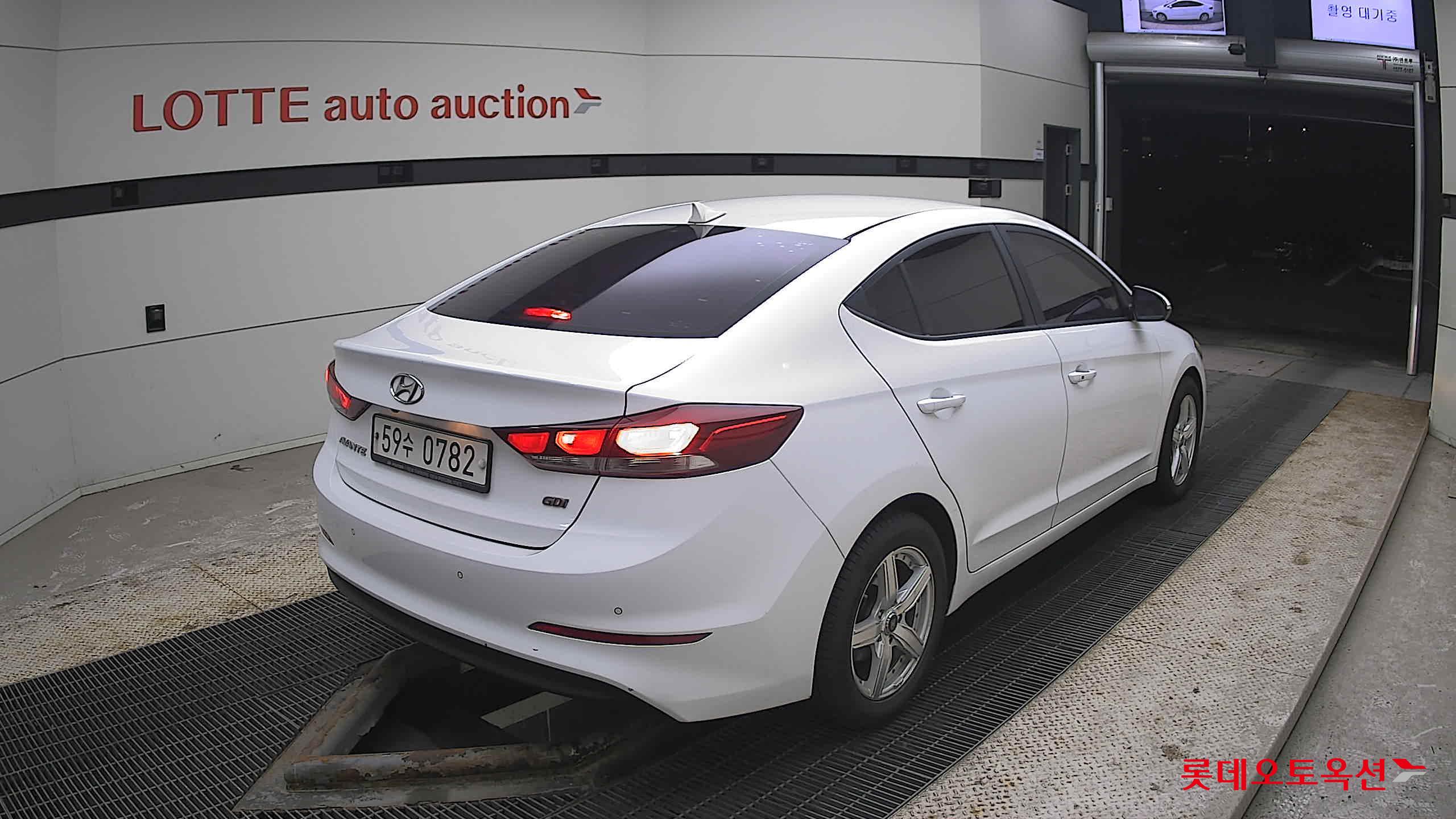 Hyundai Elantra 2016 - Image 5