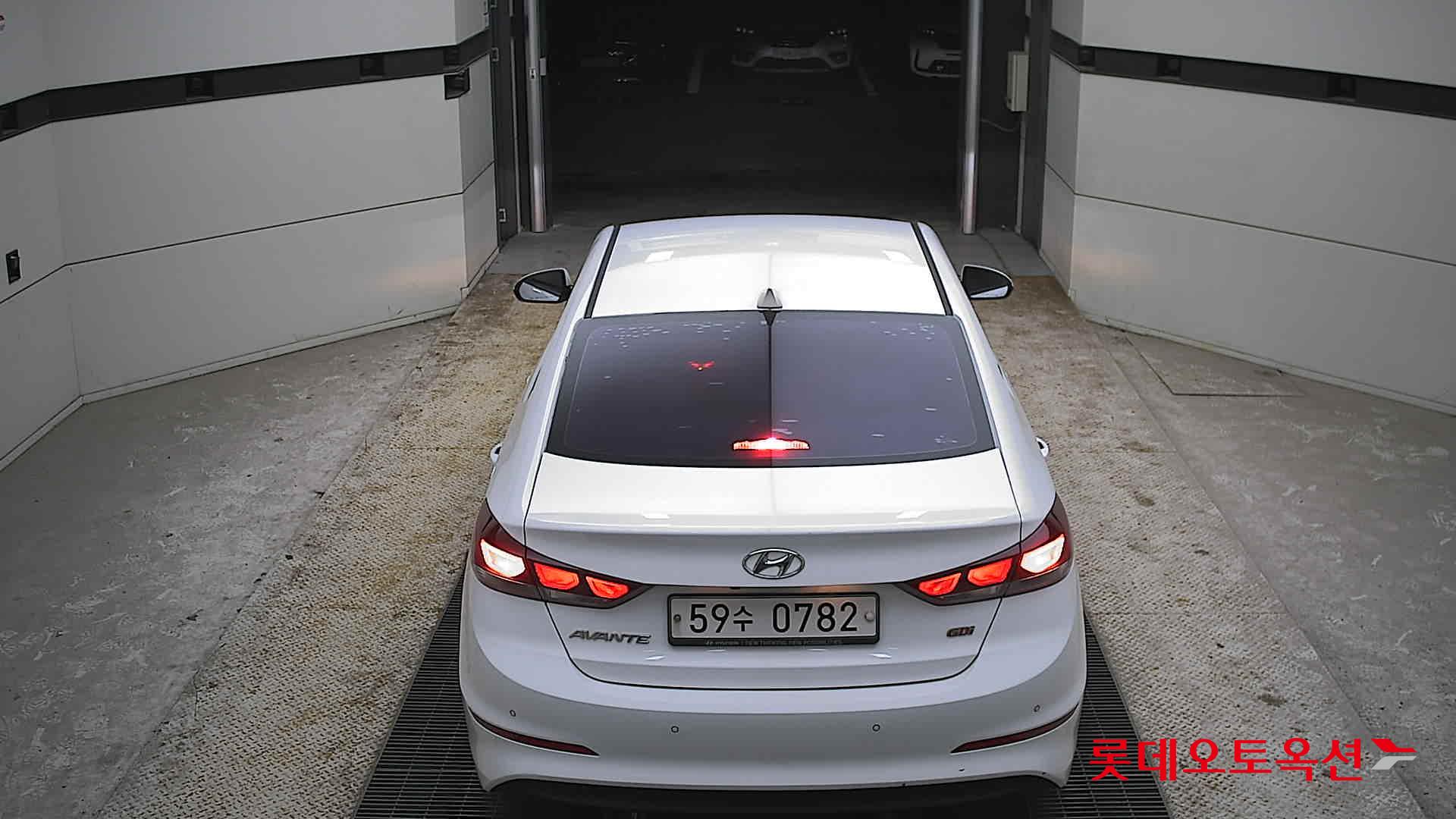Hyundai Elantra 2016 - Image 17