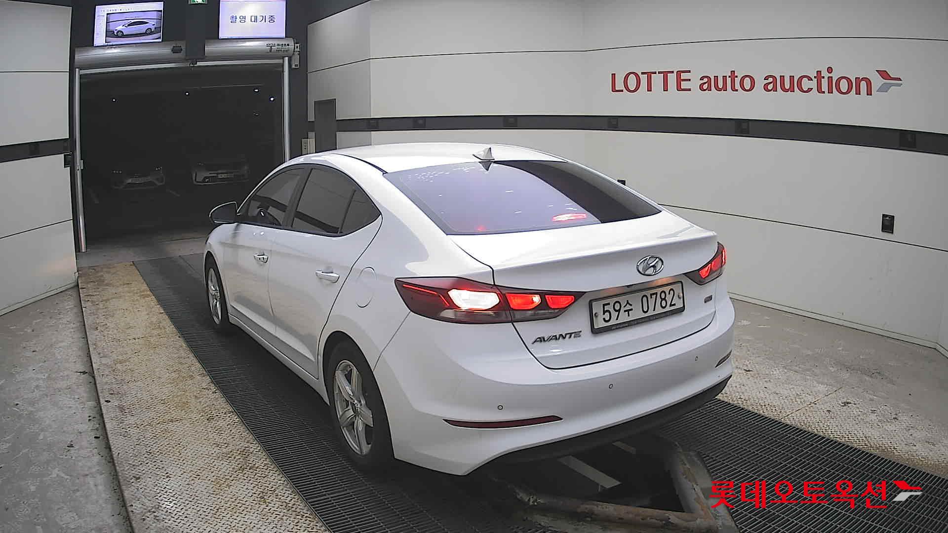 Hyundai Elantra 2016 - Image 16