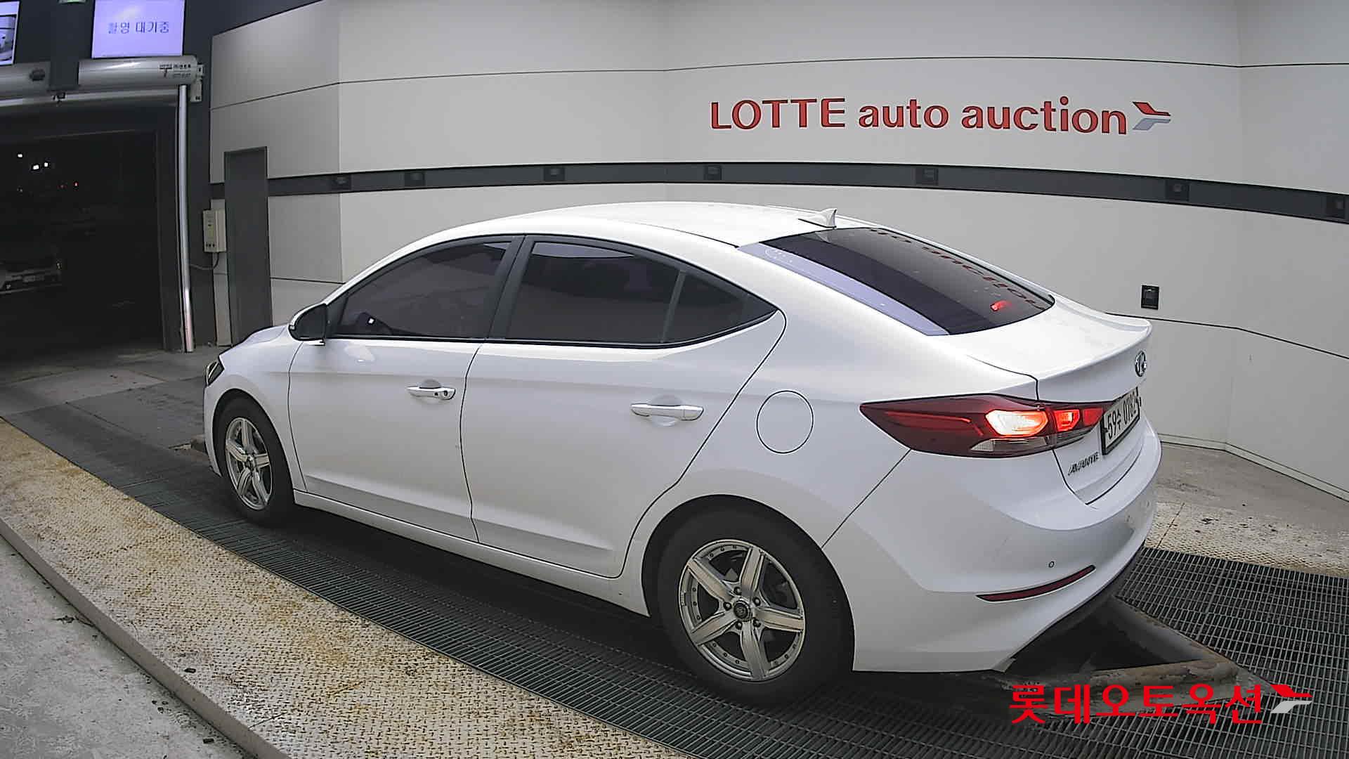 Hyundai Elantra 2016 - Image 15