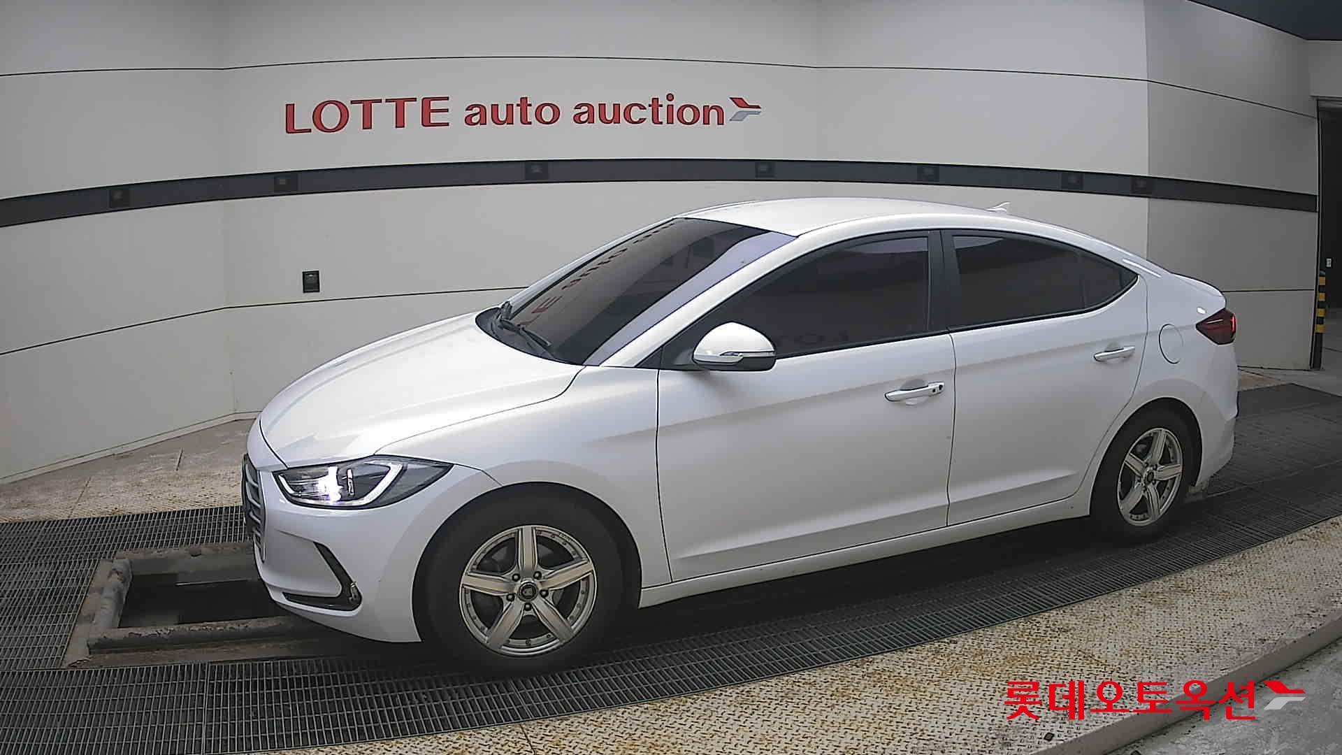 Hyundai Elantra 2016 - Image 12