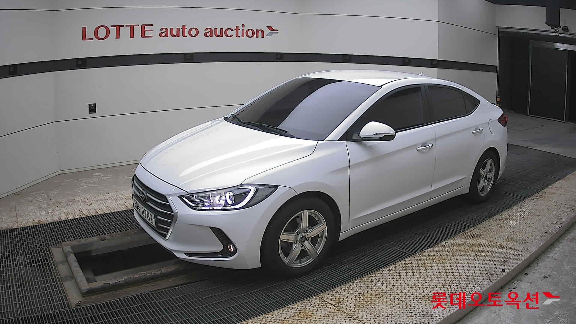 Hyundai Elantra 2016 - Image 11