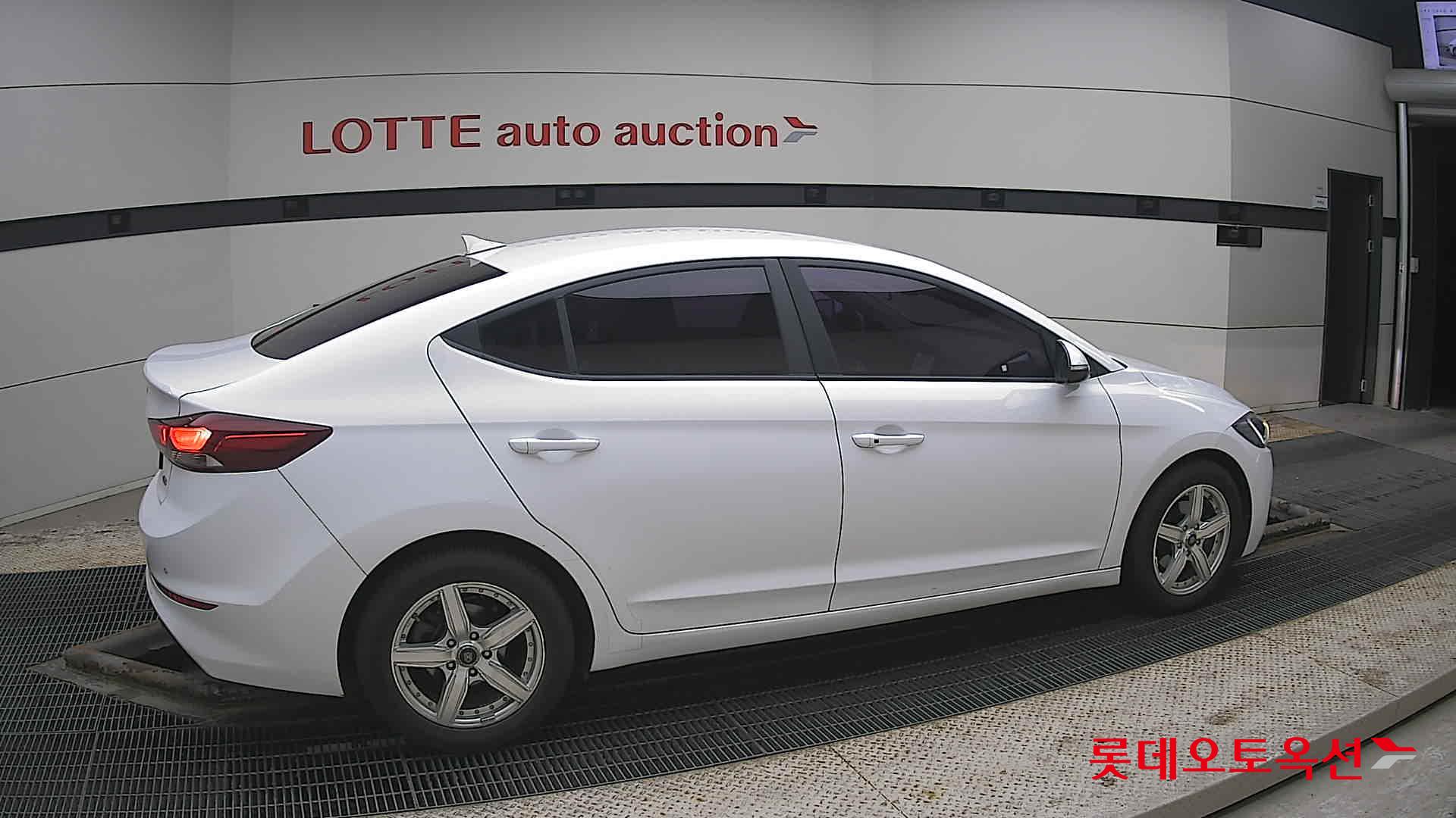 Hyundai Elantra 2016 - Image 20