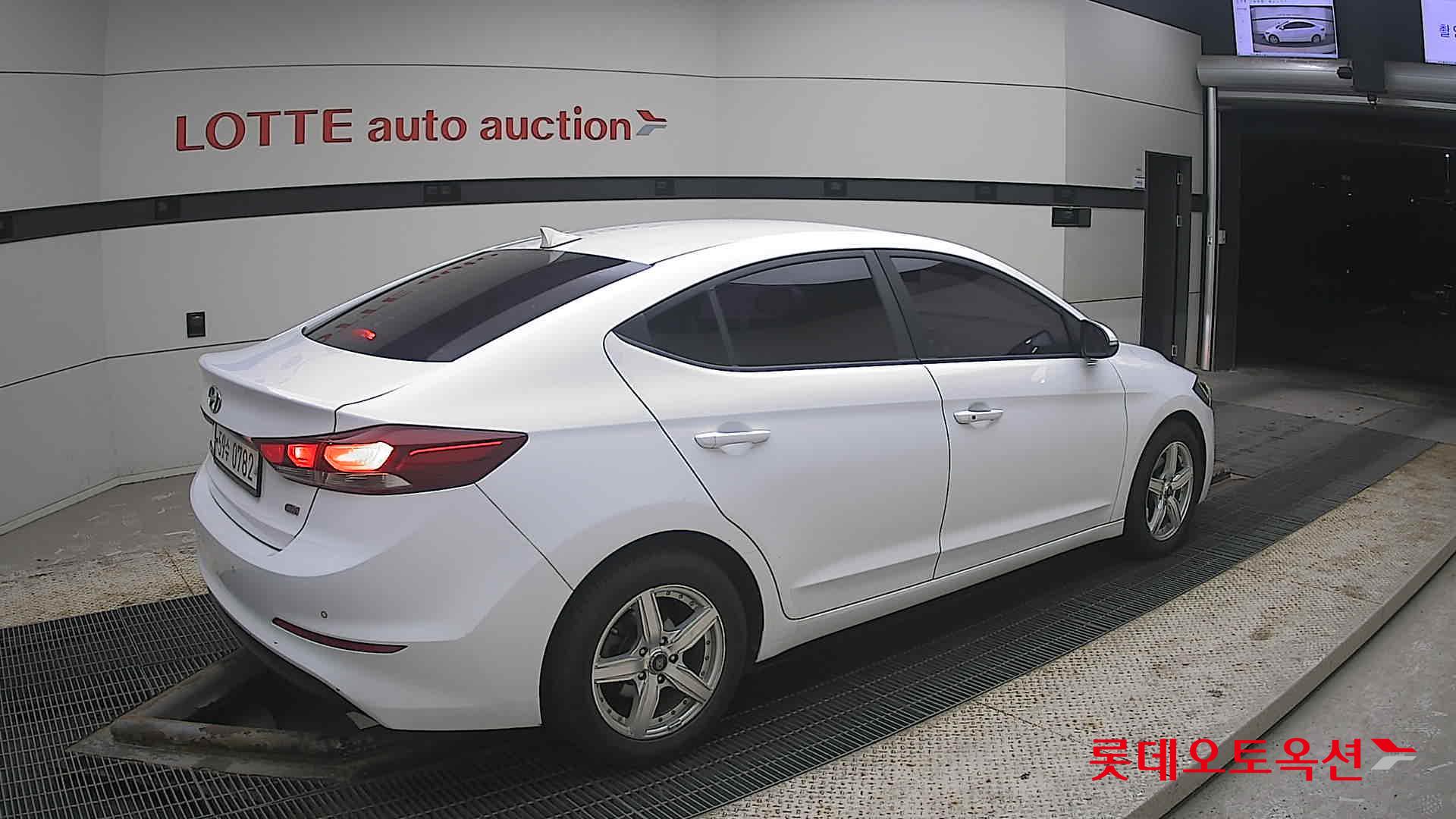 Hyundai Elantra 2016 - Image 19
