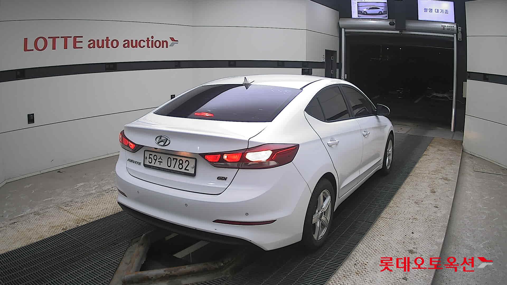Hyundai Elantra 2016 - Image 18
