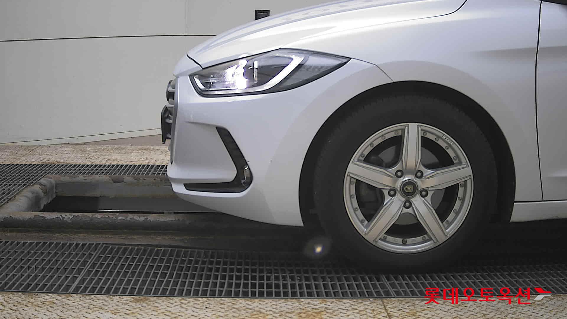 Hyundai Elantra 2016 - Image 25