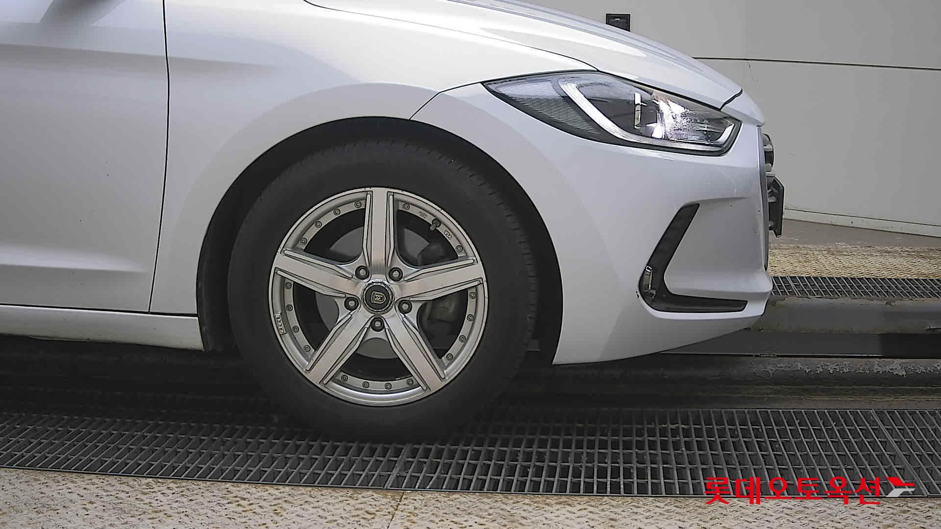 Hyundai Elantra 2016 - Image 27