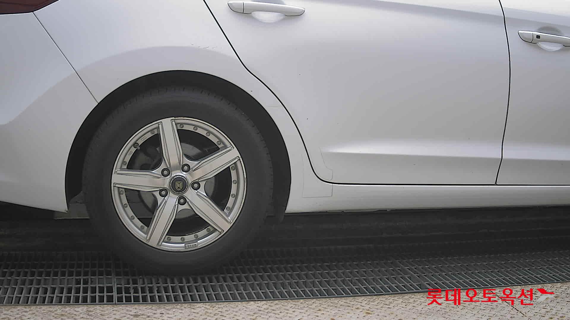 Hyundai Elantra 2016 - Image 28