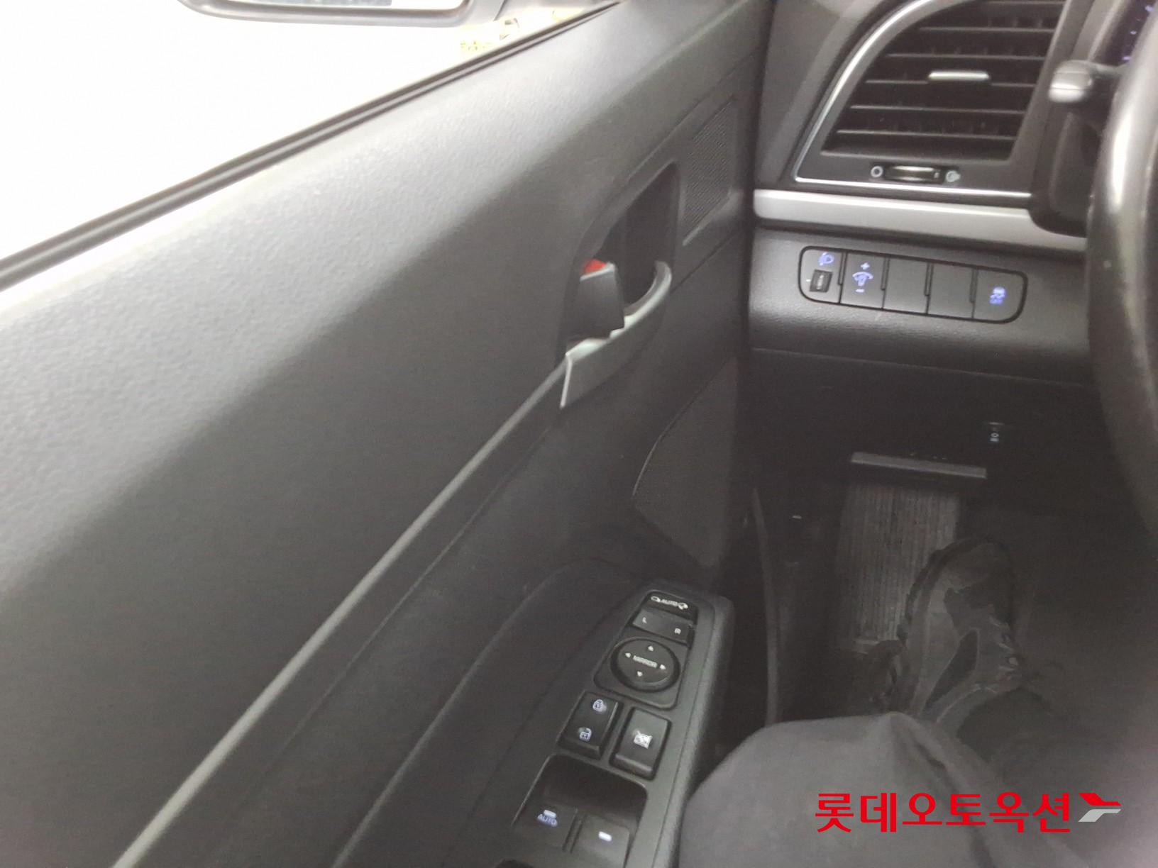 Hyundai Elantra 2016 - Image 29