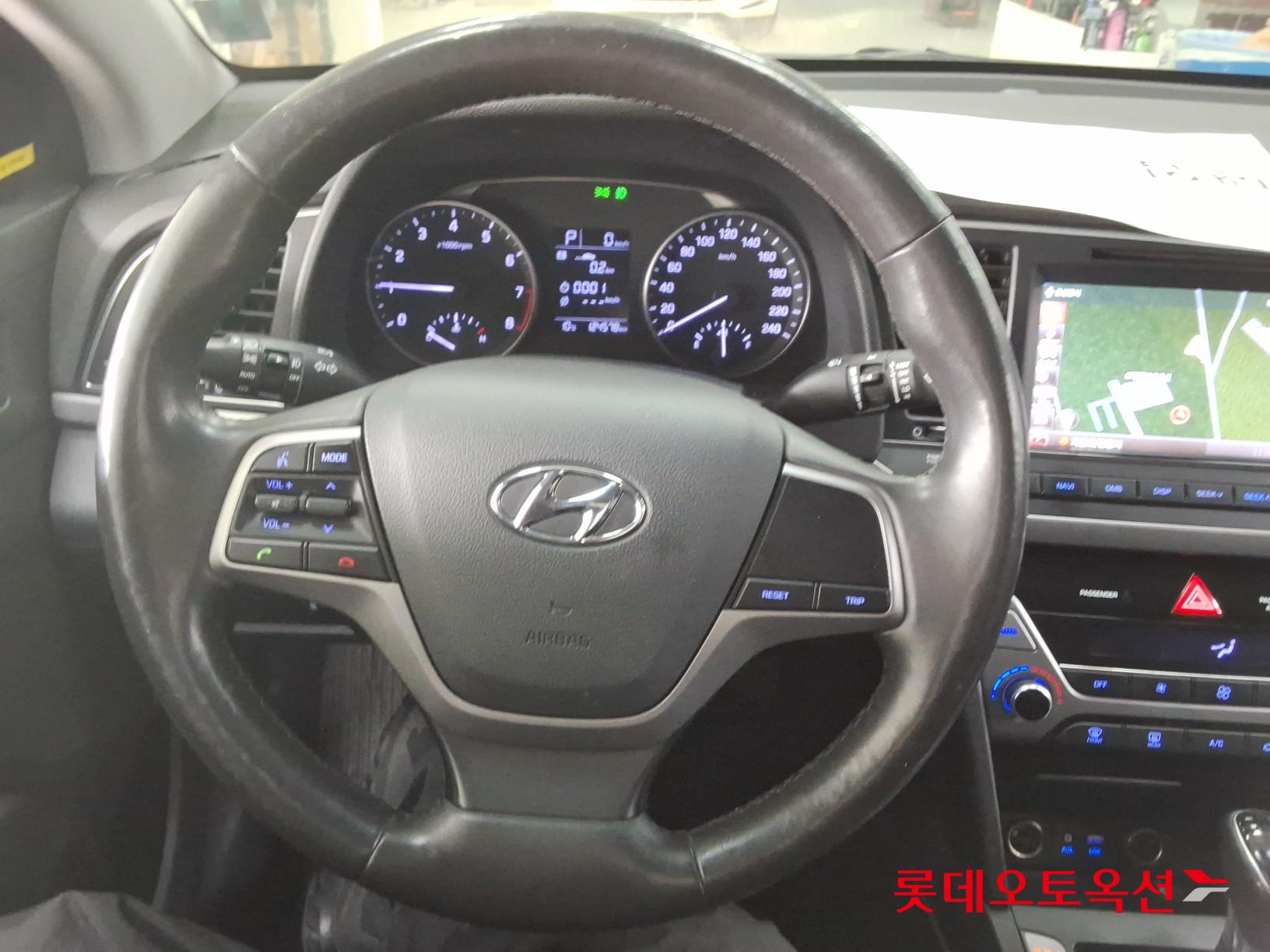 Hyundai Elantra 2016 - Image 30