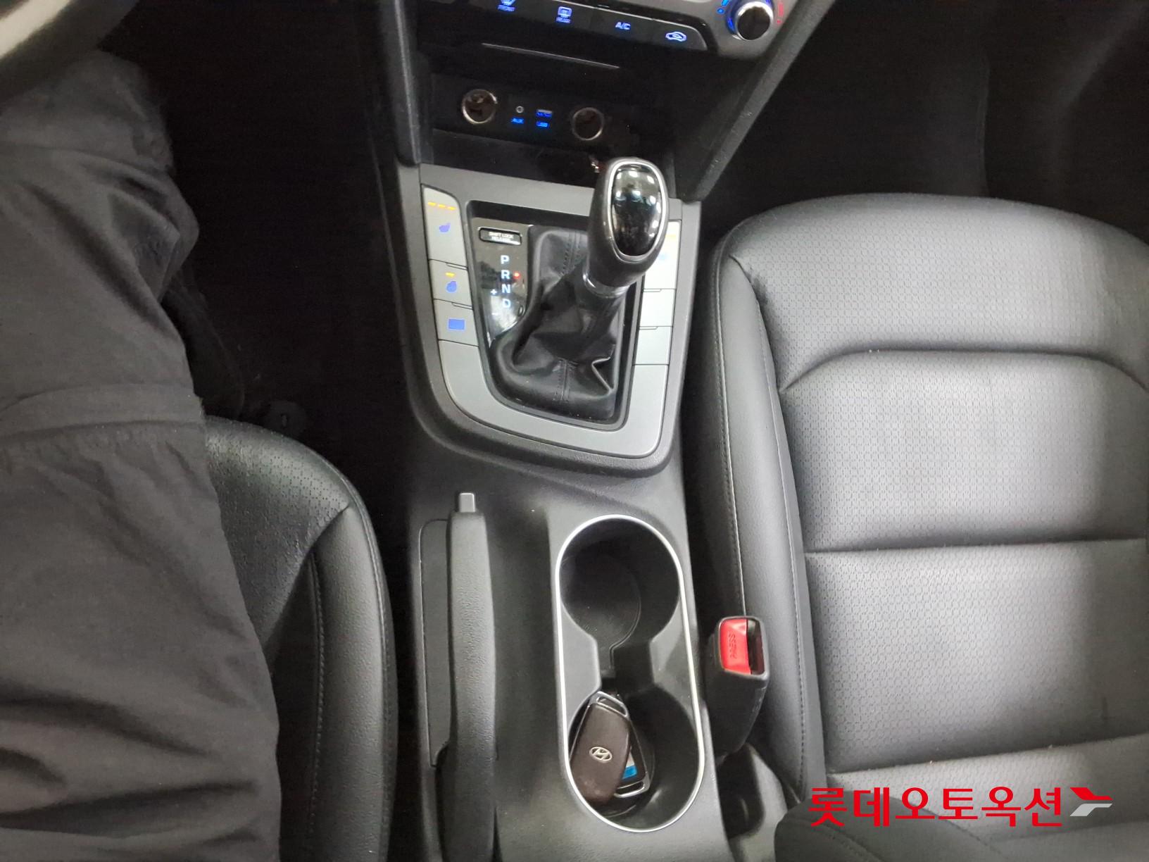 Hyundai Elantra 2016 - Image 32