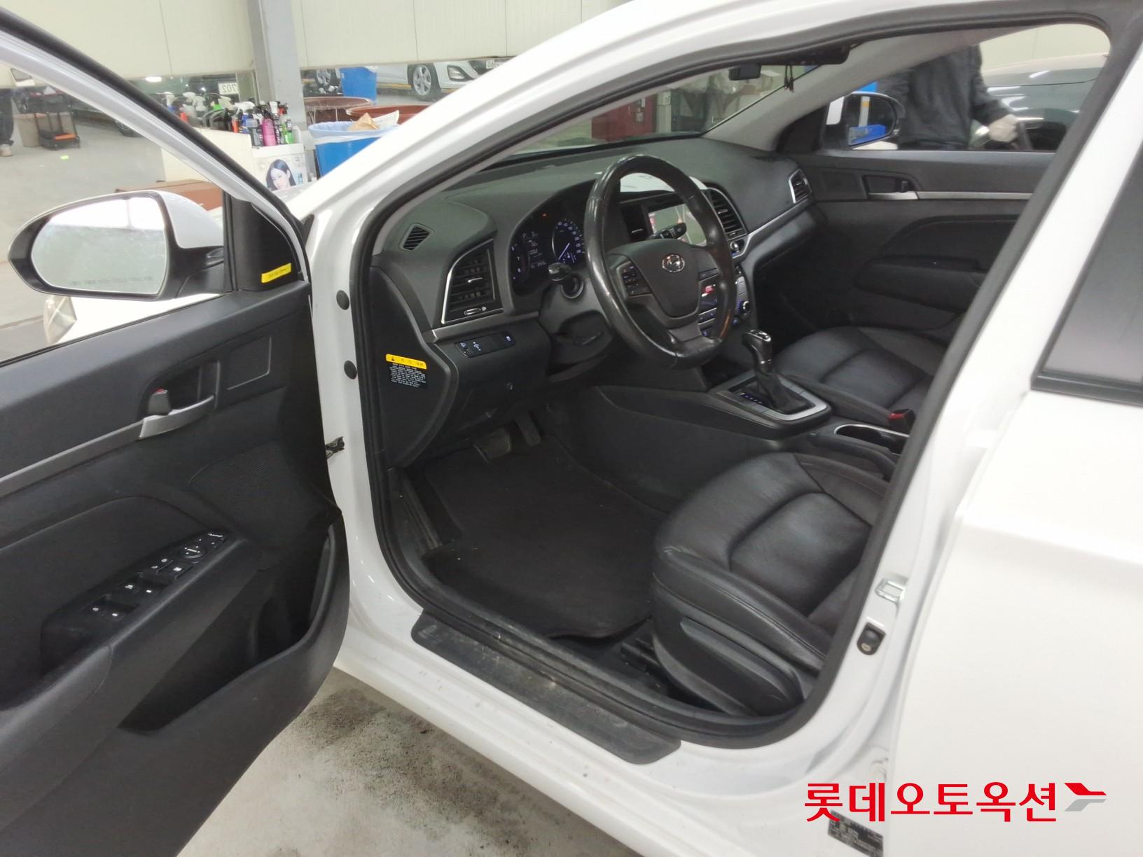 Hyundai Elantra 2016 - Image 35