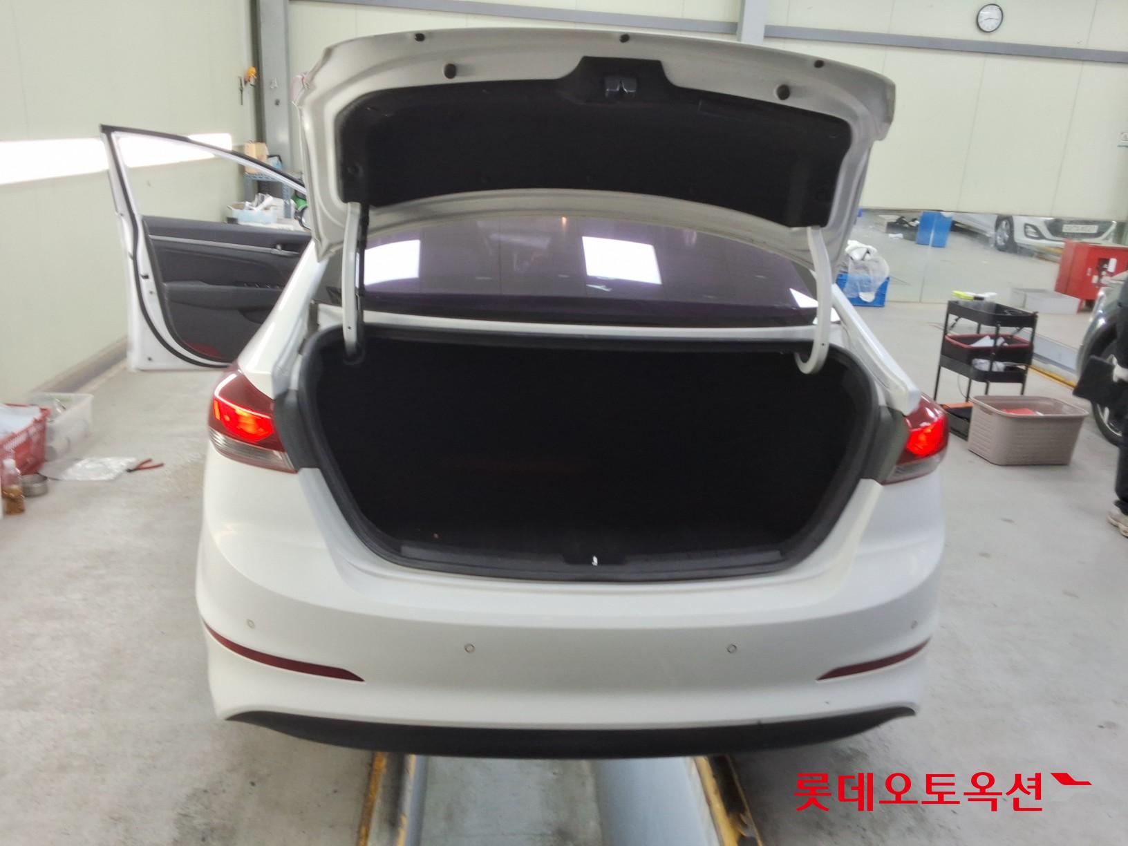 Hyundai Elantra 2016 - Image 9