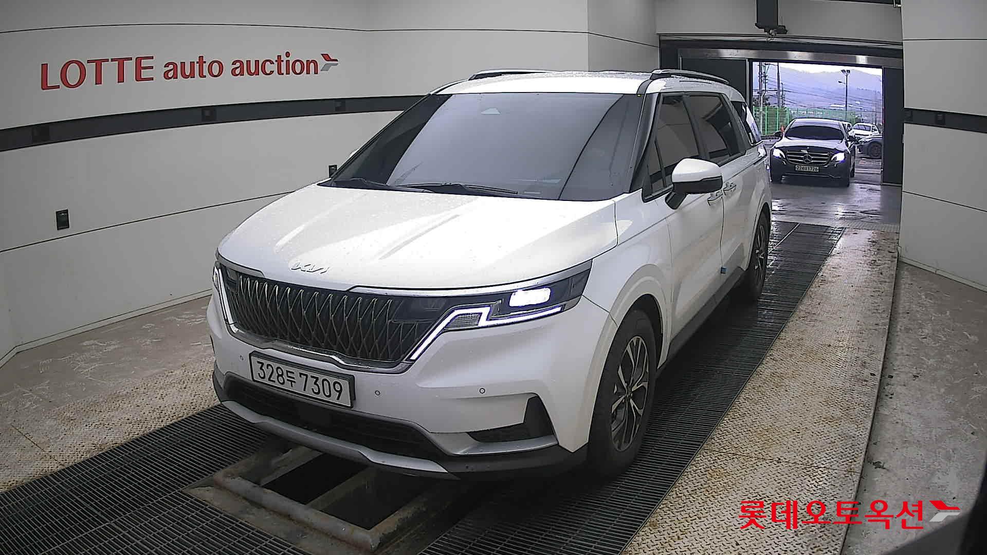 Kia Carnival 2023 Белый из Кореи