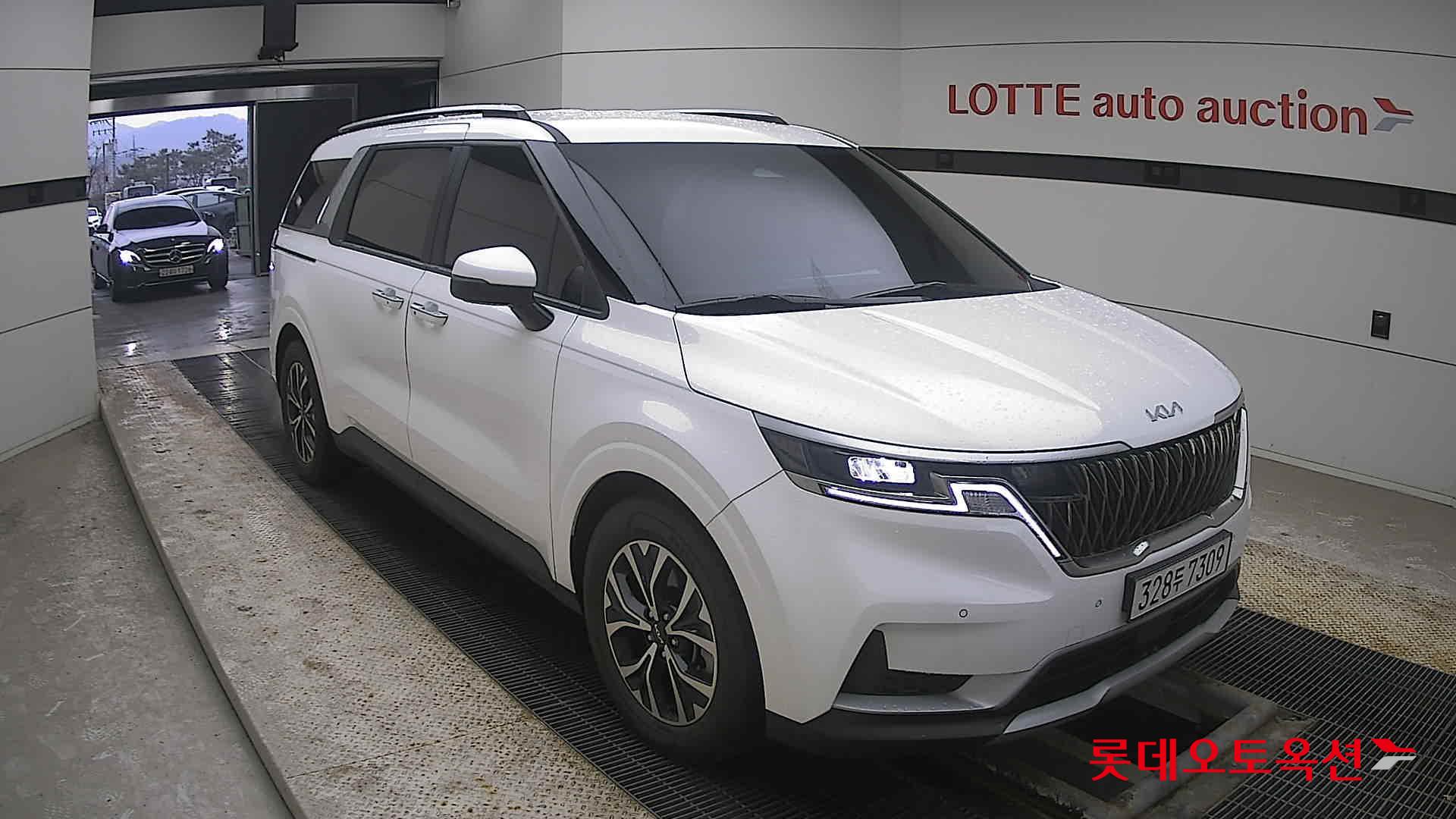 Kia Carnival 2023 Белый из Кореи, фото 2