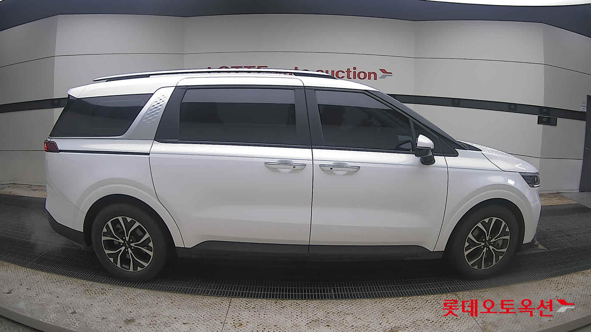 Kia Carnival 2023 Белый из Кореи, фото 3