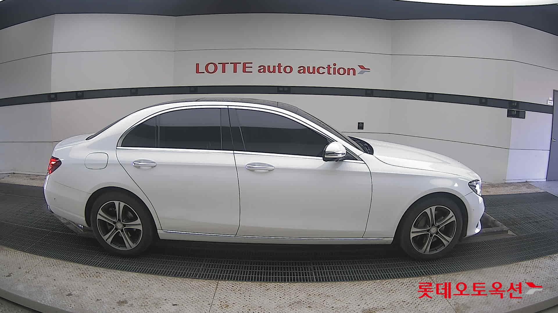 메르세데스-벤츠 E-클래스 2017 - 이미지 21