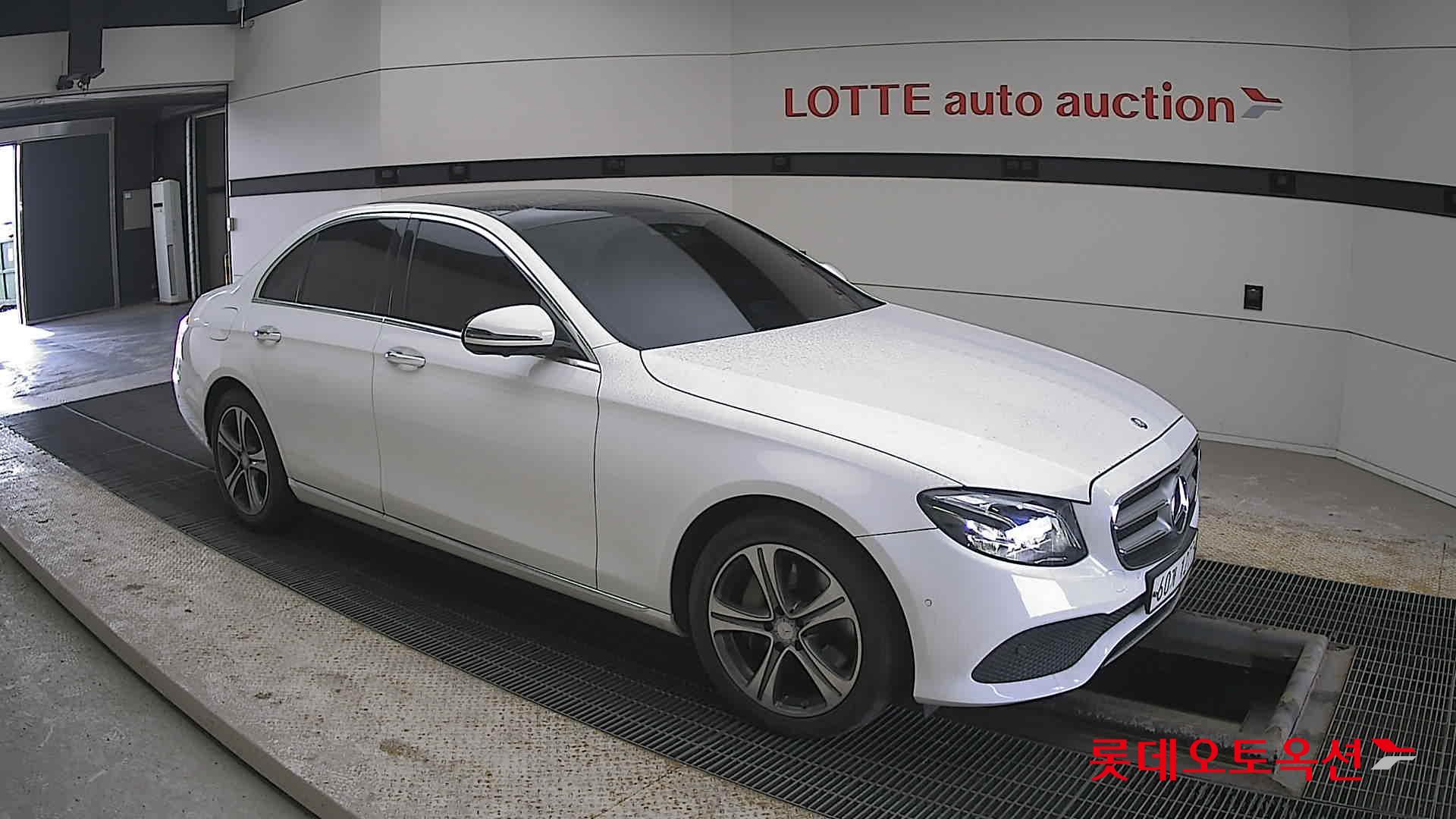 메르세데스-벤츠 E-클래스 2017 - 이미지 23