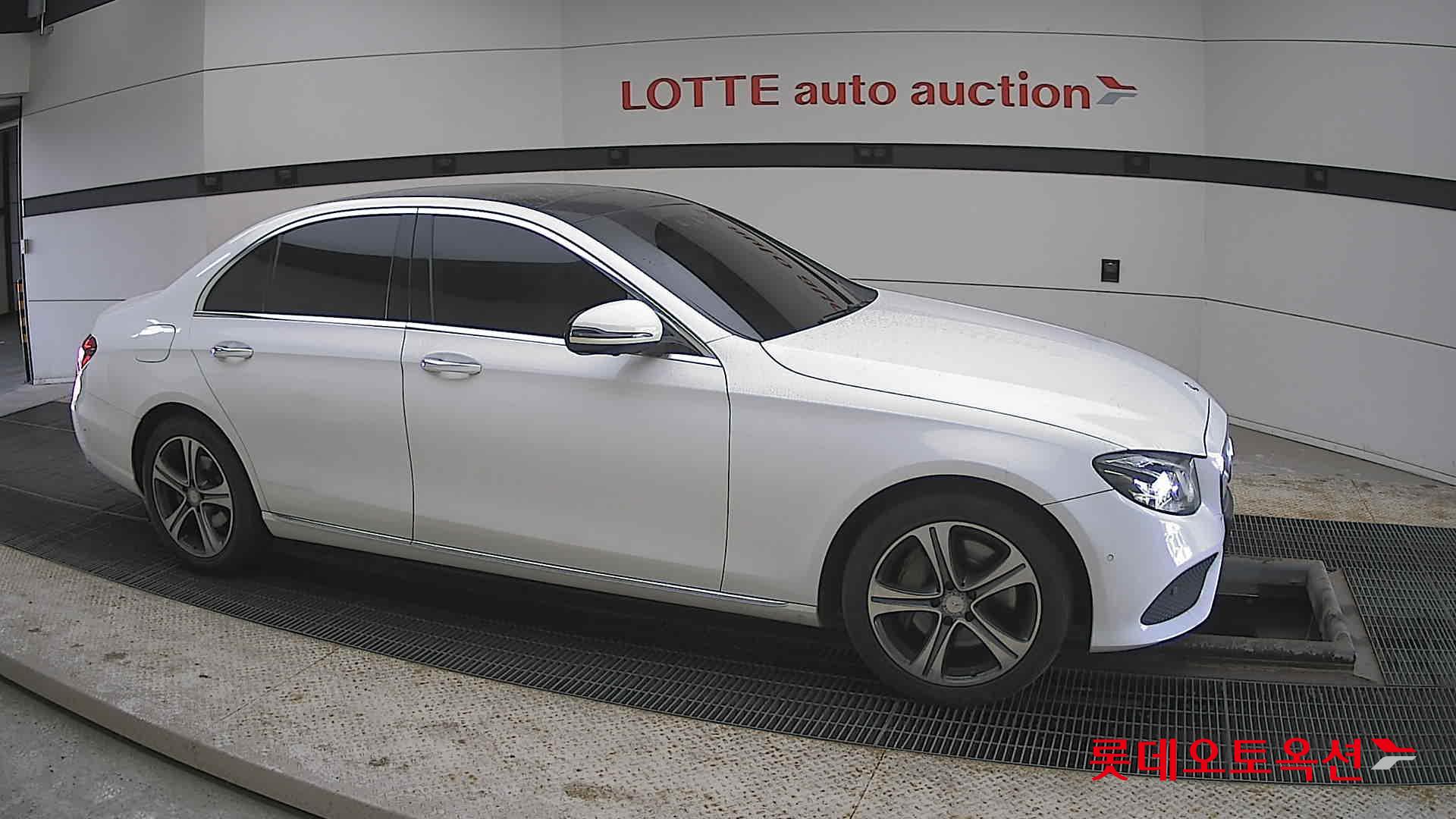 메르세데스-벤츠 E-클래스 2017 - 이미지 22