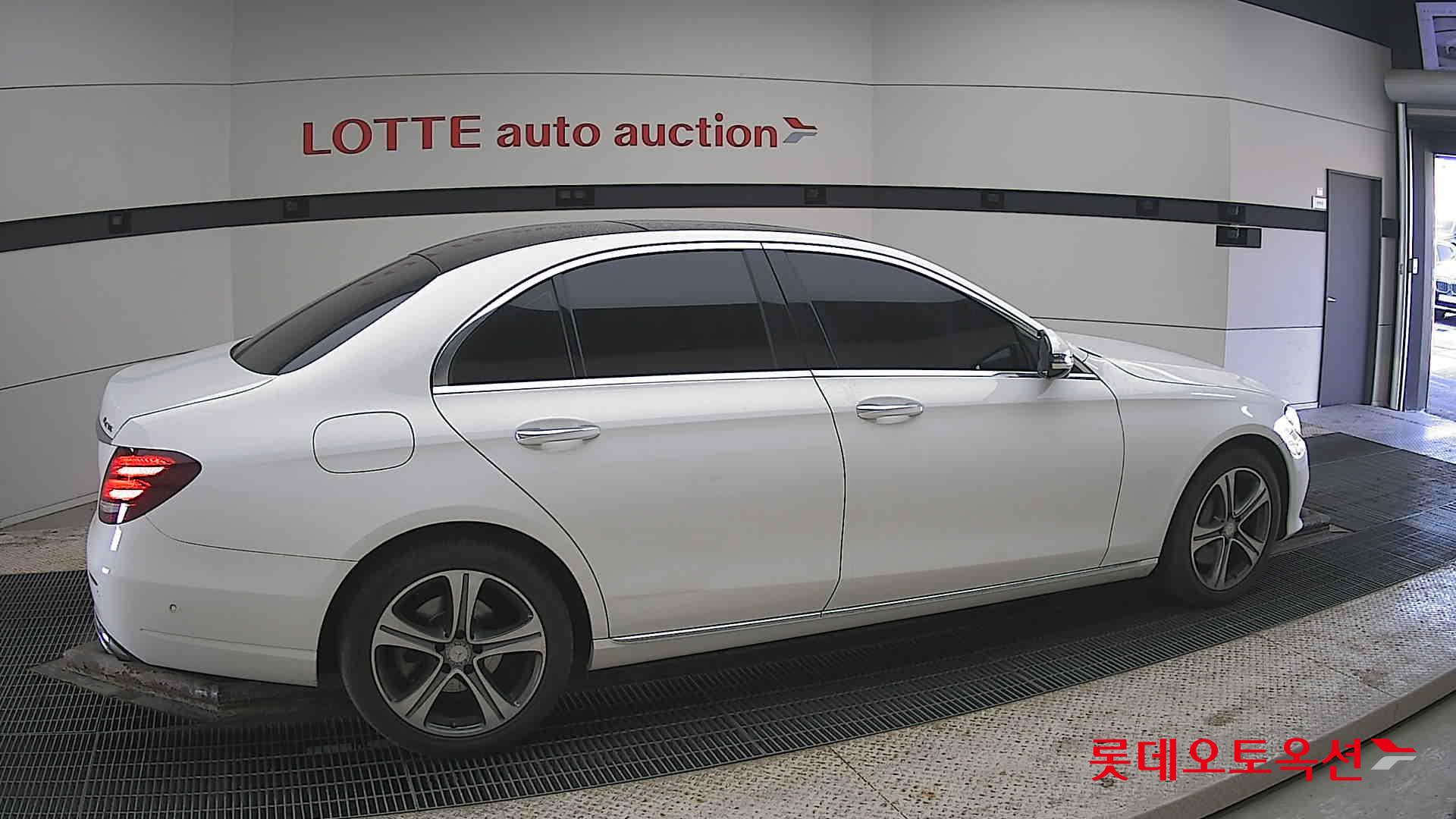 메르세데스-벤츠 E-클래스 2017 - 이미지 20