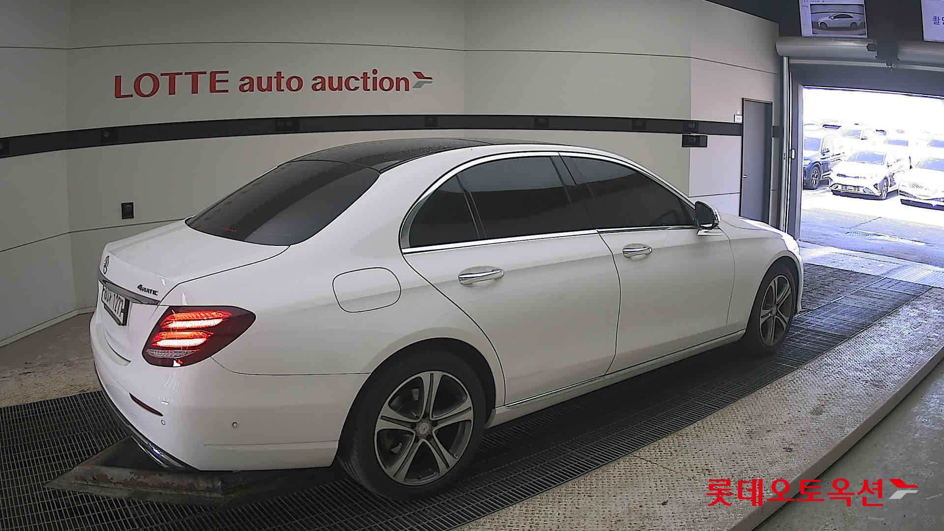 메르세데스-벤츠 E-클래스 2017 - 이미지 19