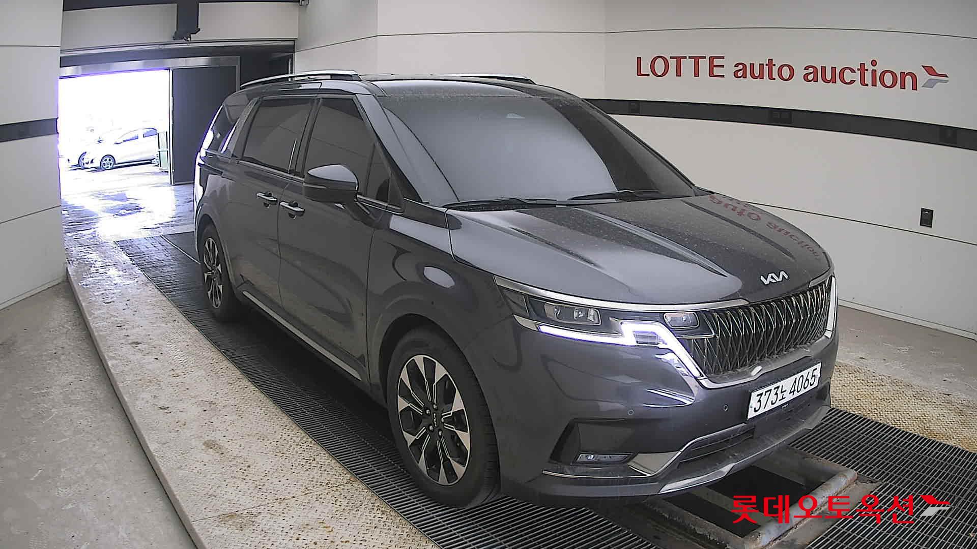 Kia Carnival 2023 Черный из Кореи, фото 2