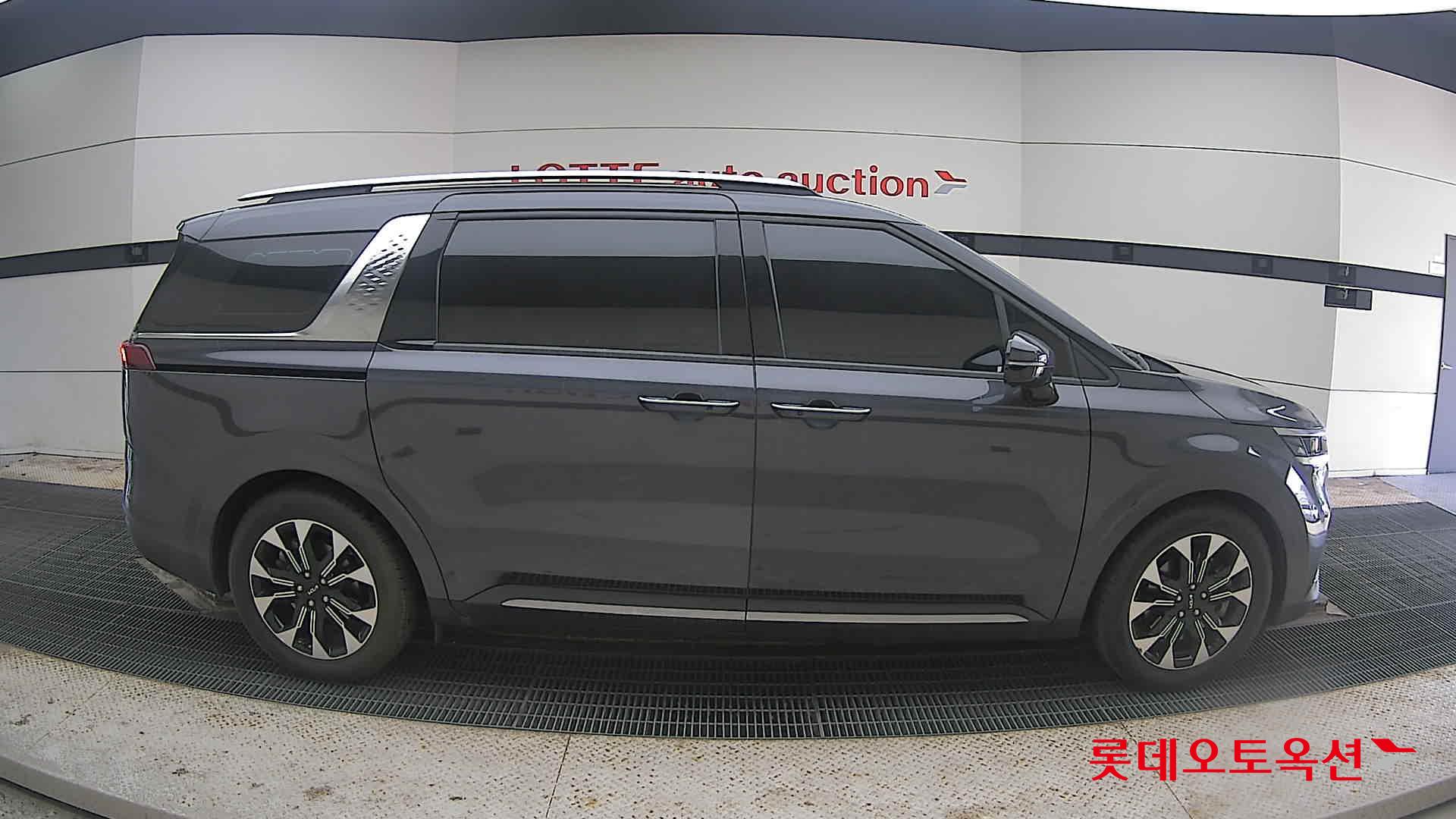 Kia Carnival 2023 Черный из Кореи, фото 3