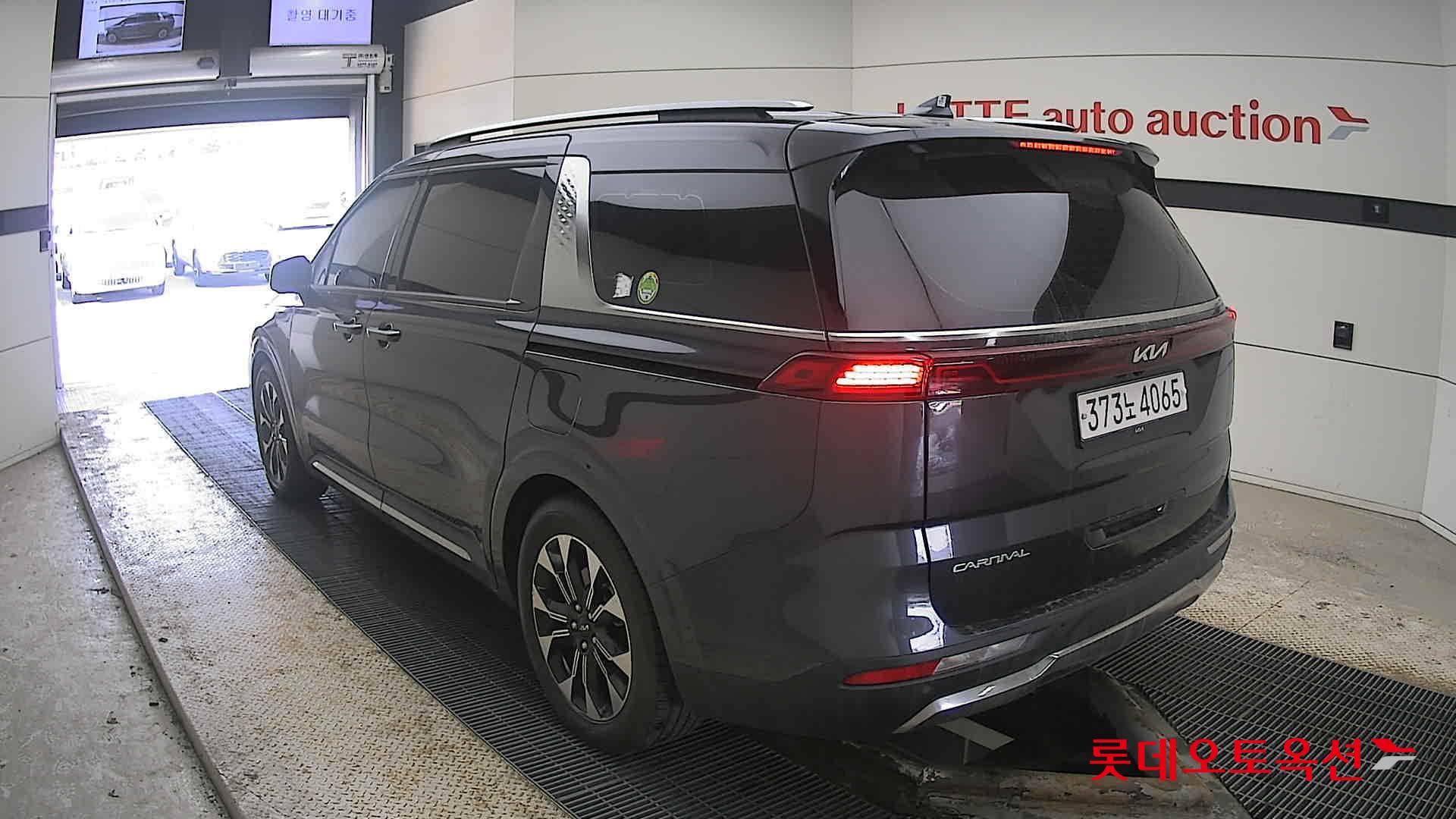 Kia Carnival 2023 Черный из Кореи, фото 6
