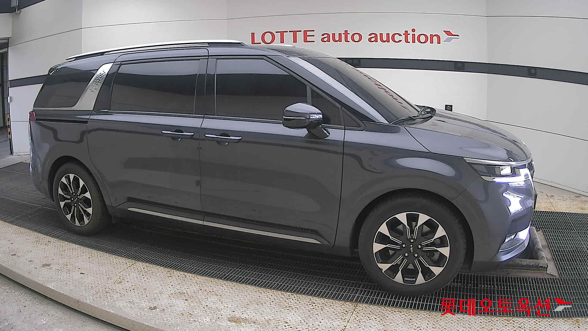 Kia Carnival id 3803759 из Кореи 17