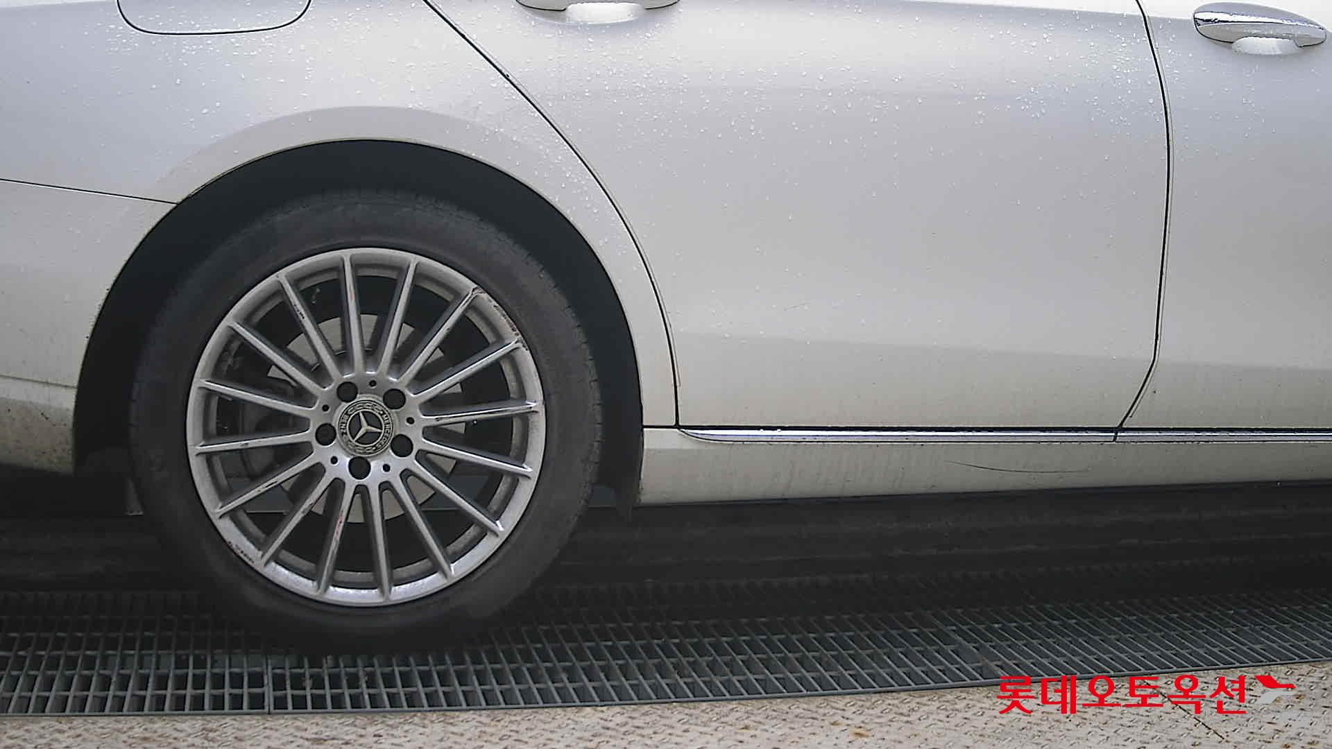 Mercedes-Benz Mercedes-Benz E250 id 3809829 из Кореи 24