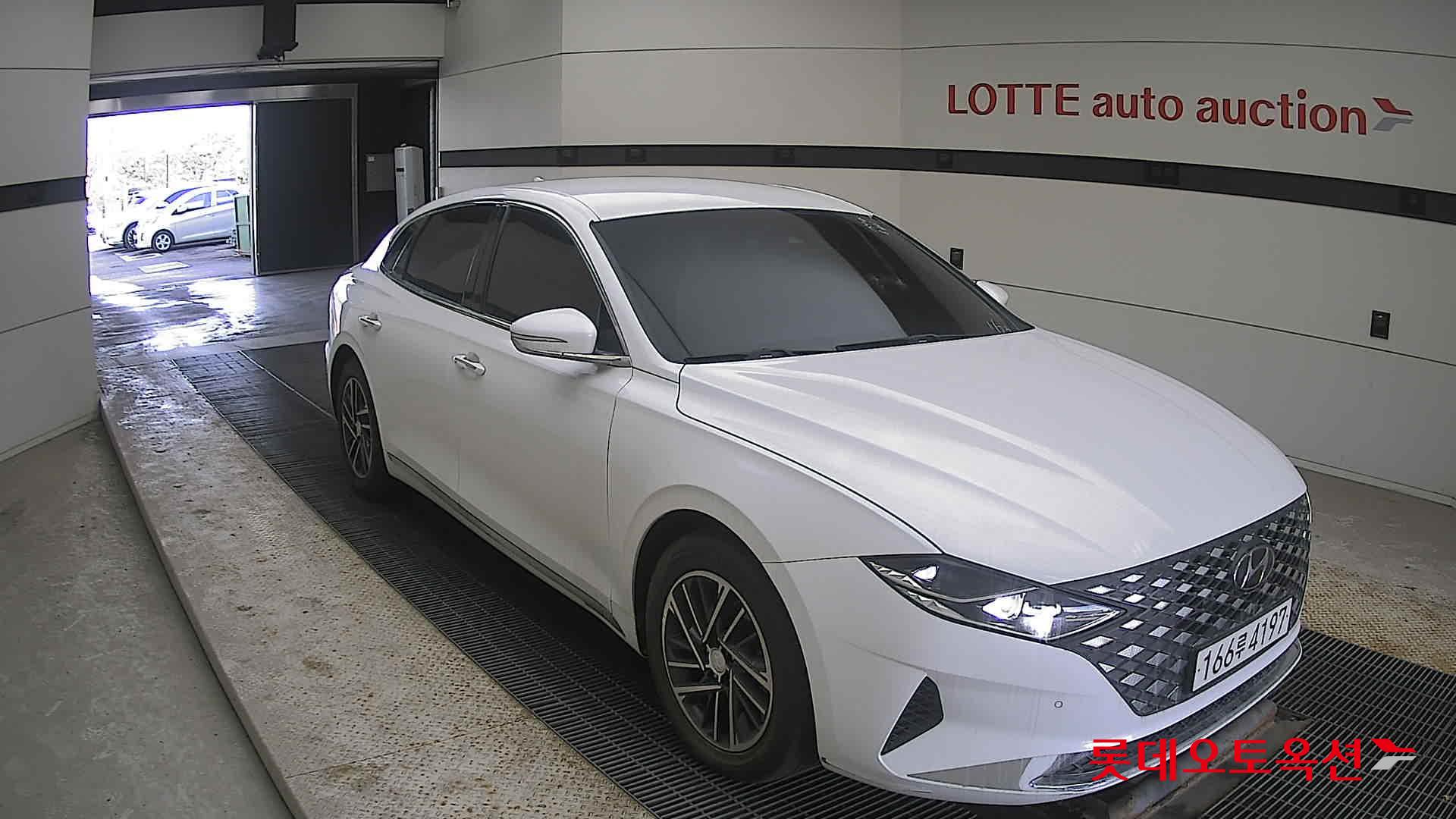 Hyundai Grandeur 2022 Белый из Кореи, фото 2