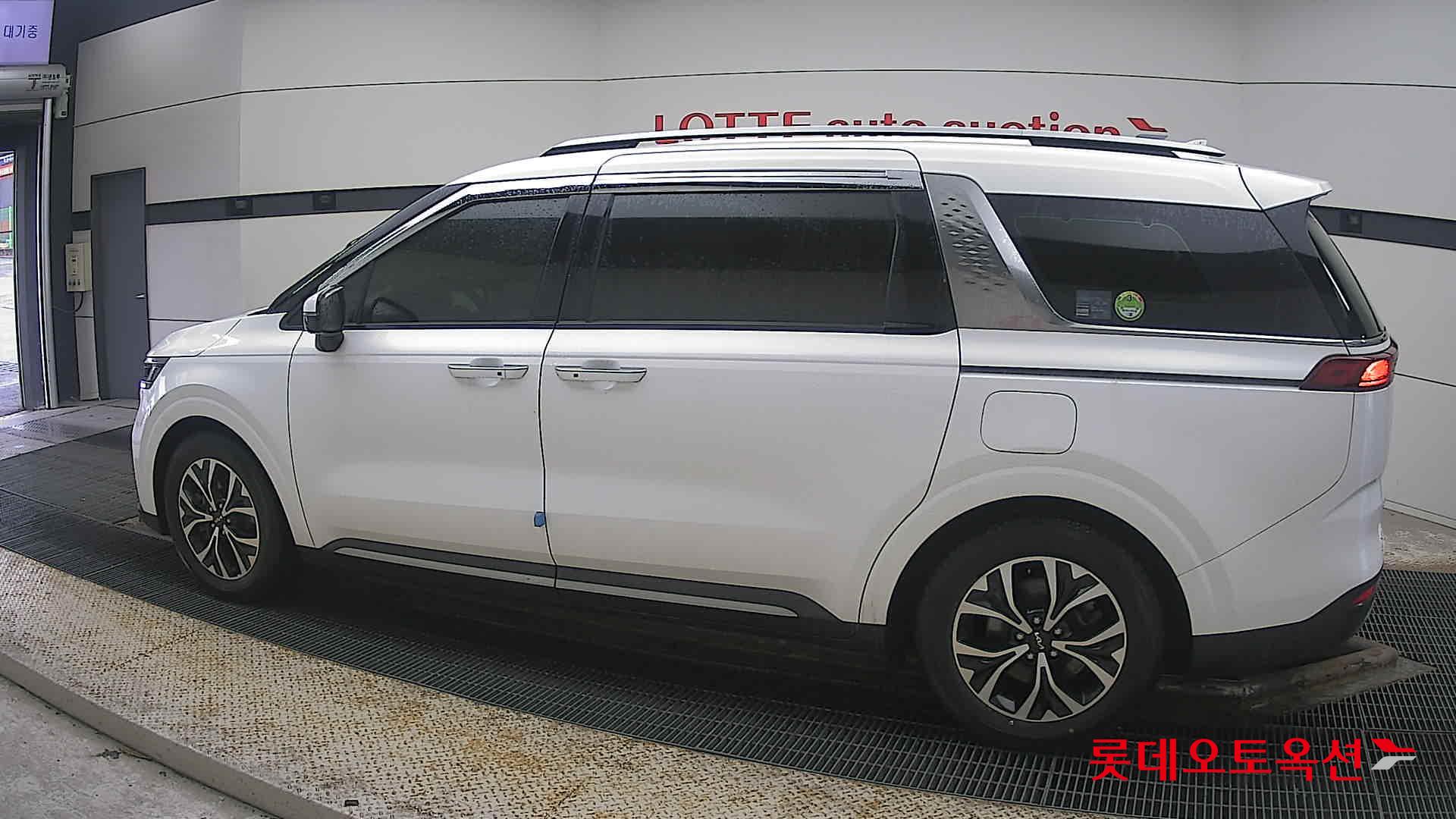 Kia Carnival id 3809921 из Кореи 11