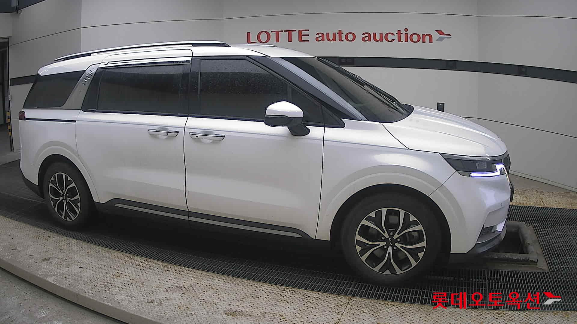 Kia Carnival id 3809921 из Кореи 17