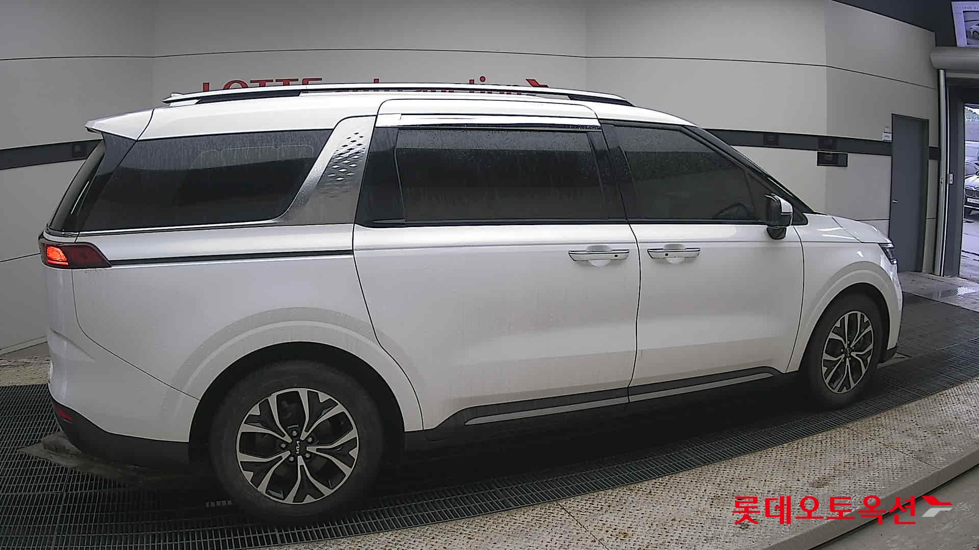 Kia Carnival id 3809921 из Кореи 18