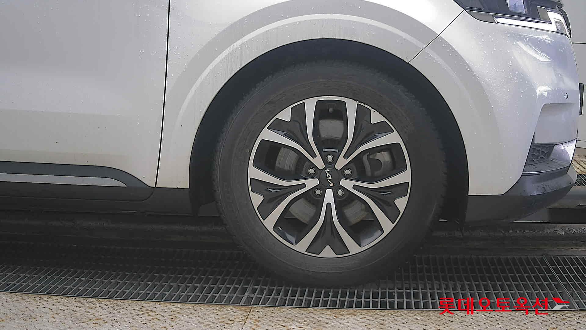 Kia Carnival id 3809921 из Кореи 23