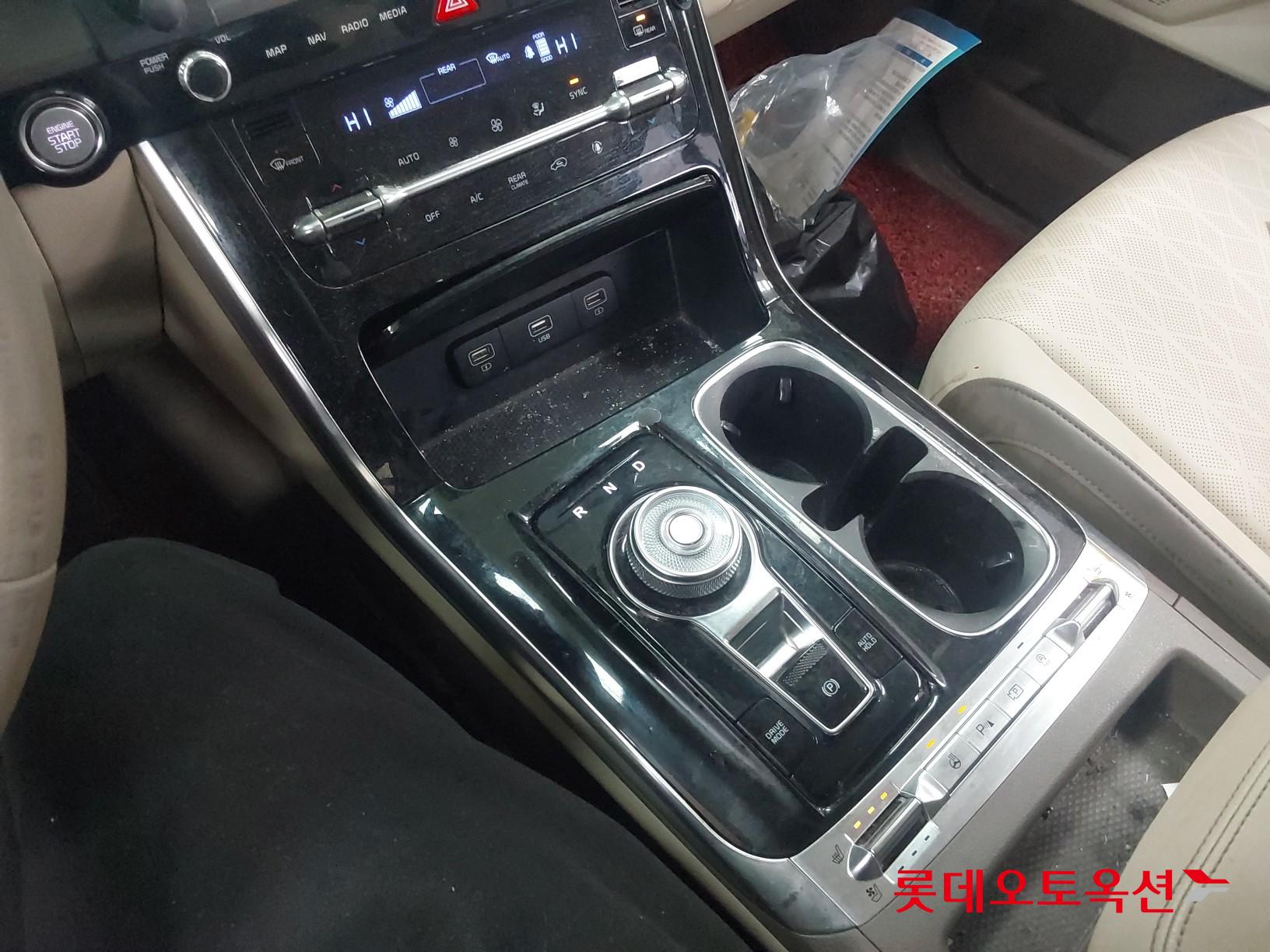 Kia Carnival id 3809921 из Кореи 32