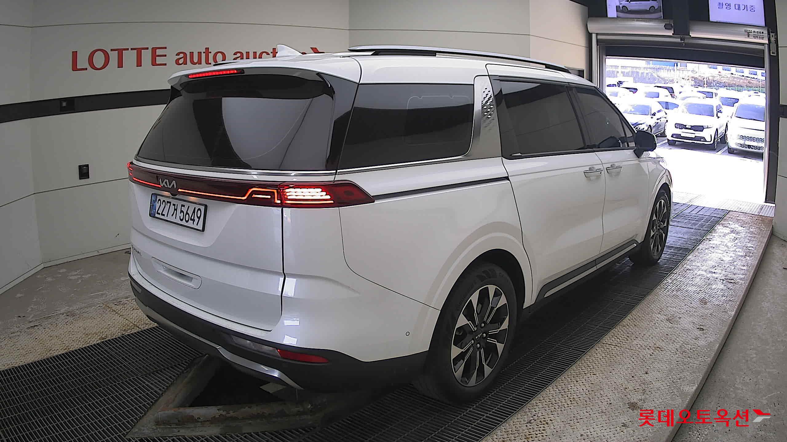 Kia Carnival Limousine 2022 Белый из Кореи, фото 4