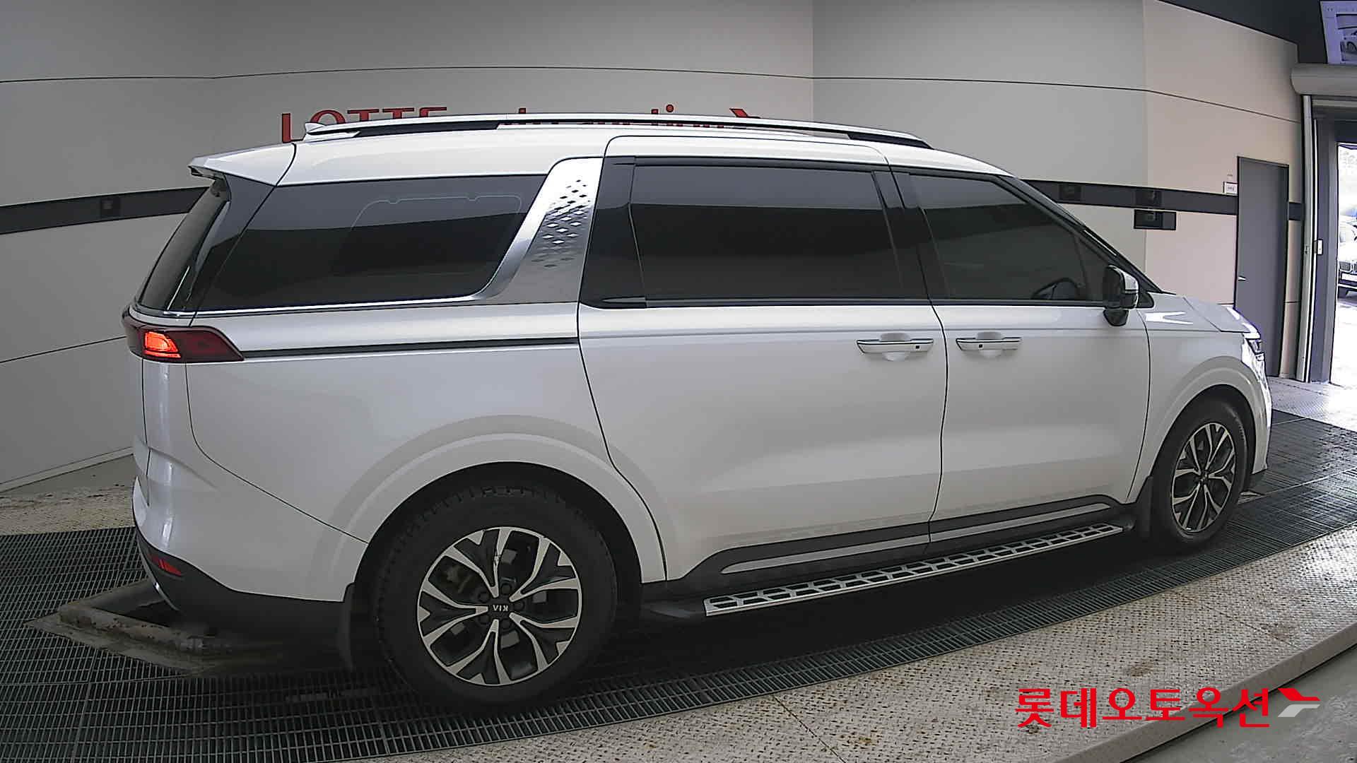 Kia Carnival id 3809985 из Кореи 18