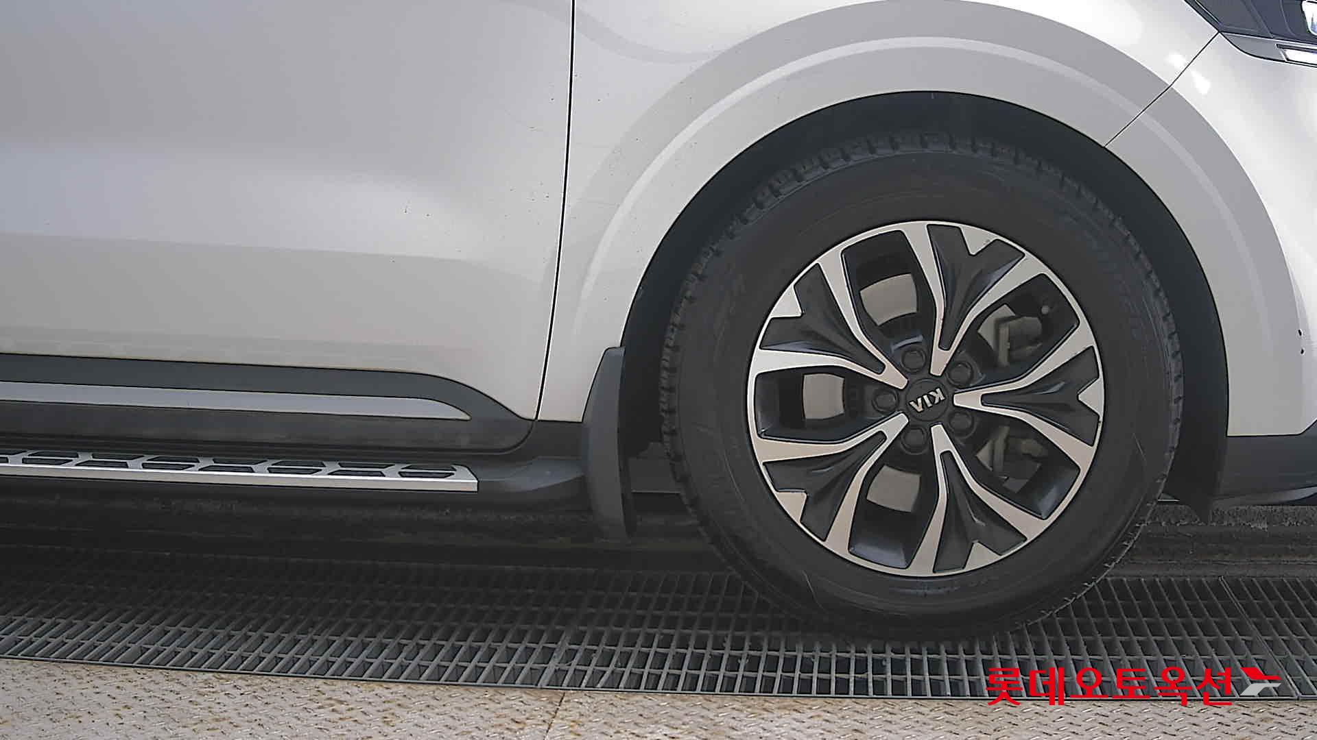 Kia Carnival id 3809985 из Кореи 23