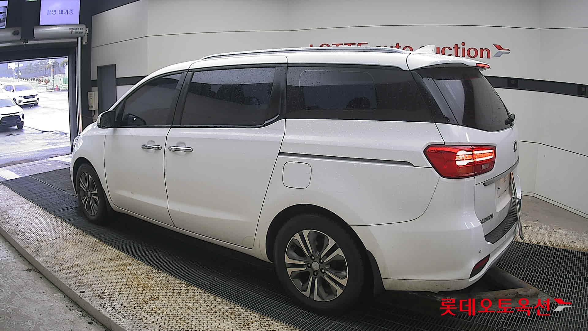 Kia Carnival id 3809924 из Кореи 10