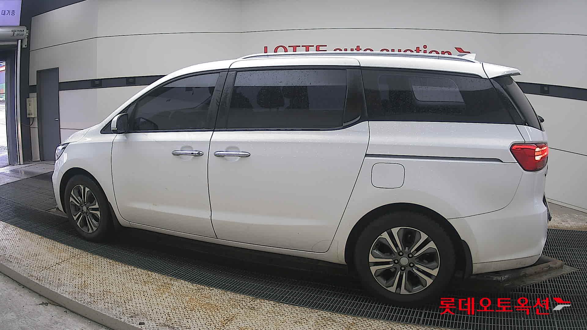 Kia Carnival id 3809924 из Кореи 11