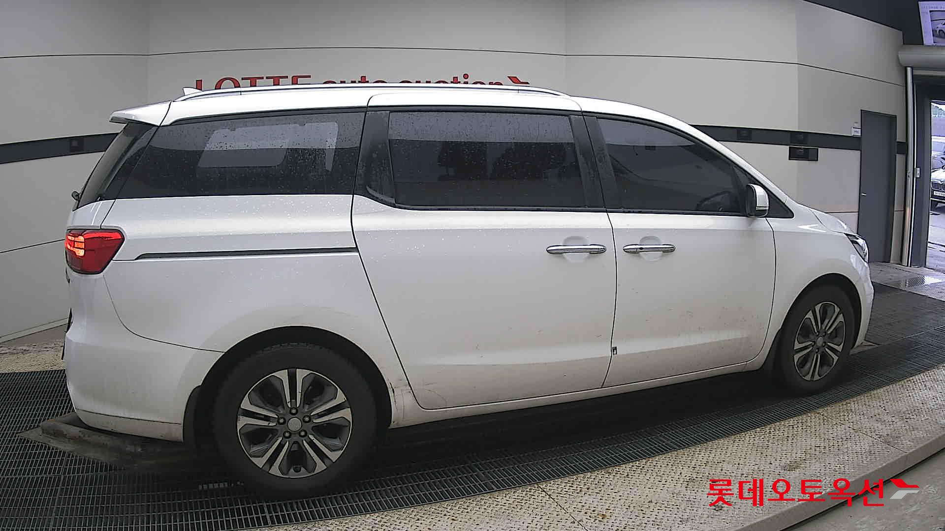 Kia Carnival id 3809924 из Кореи 18