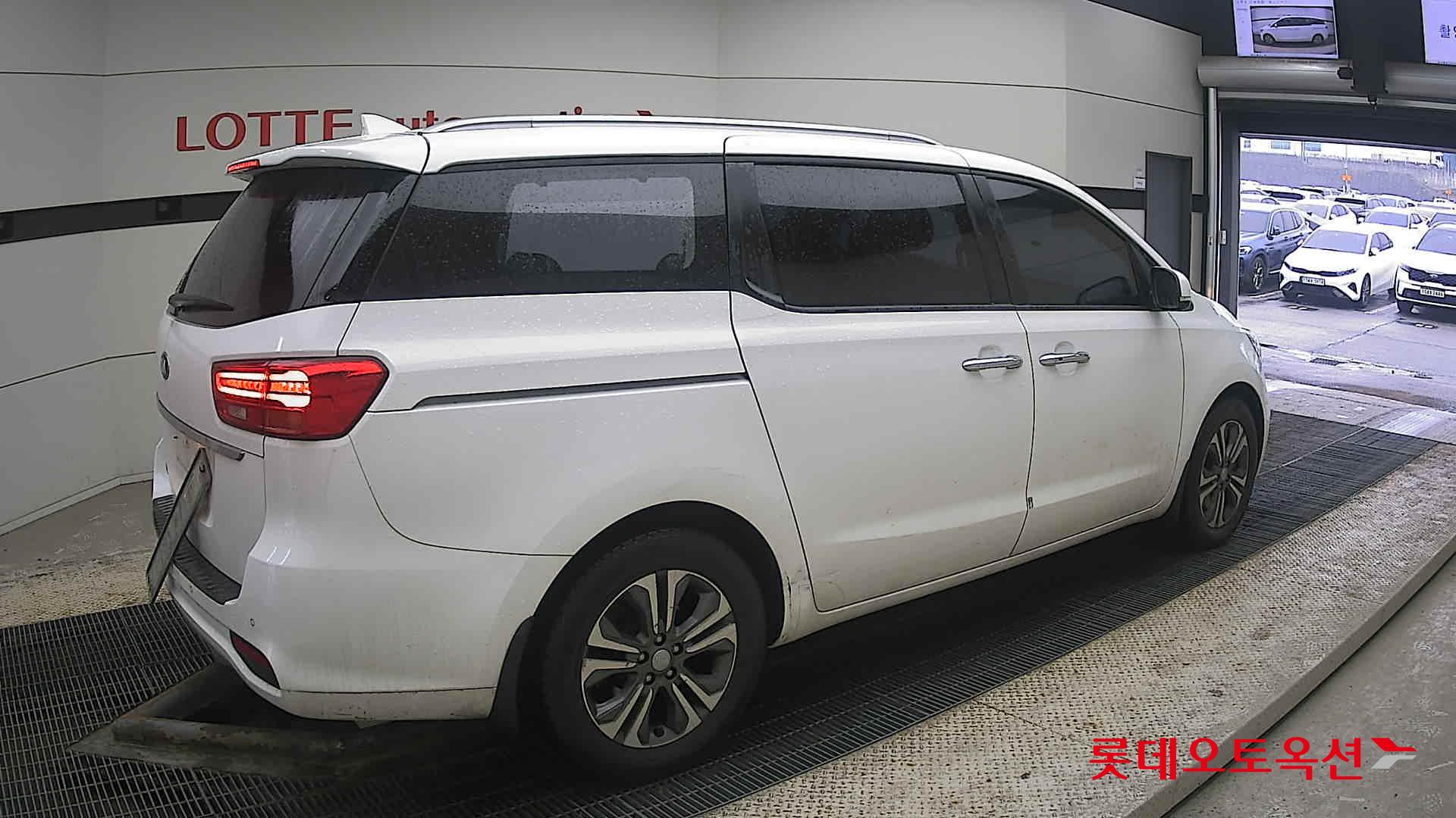 Kia Carnival id 3809924 из Кореи 19