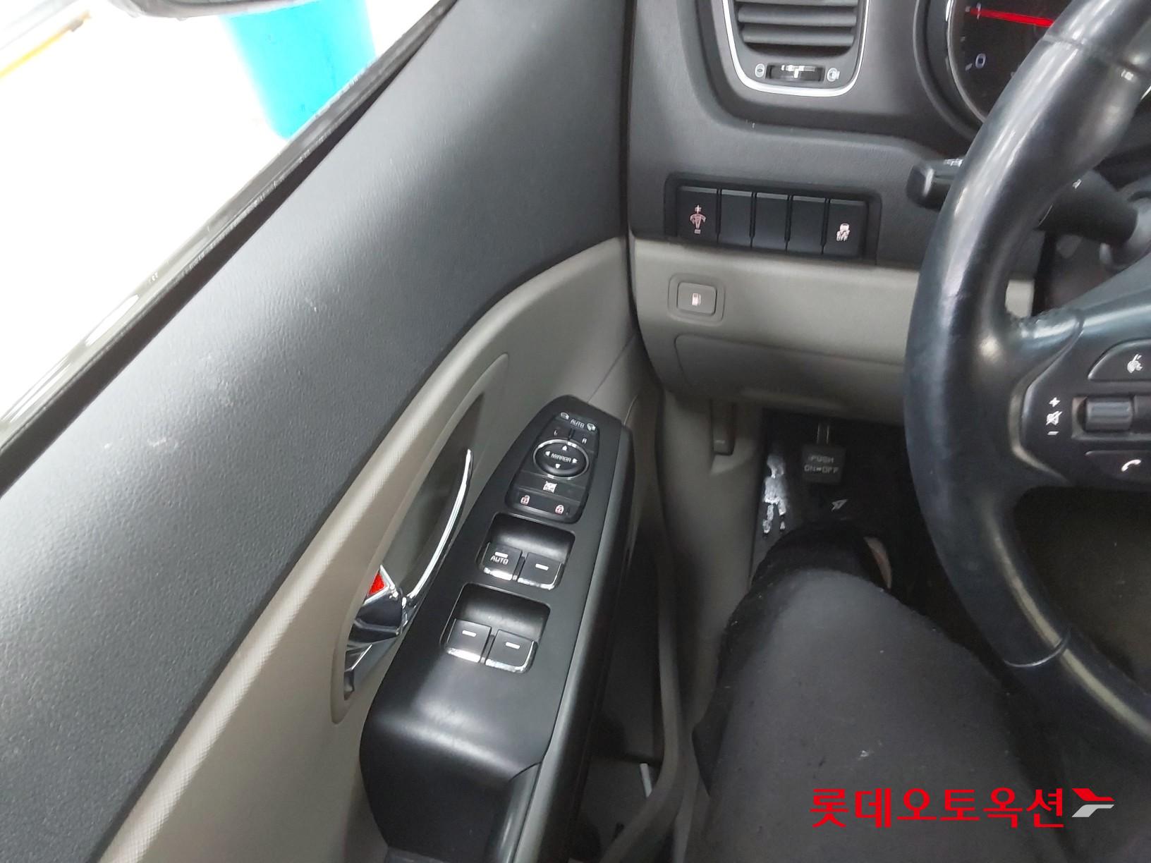 Kia Carnival id 3809924 из Кореи 28