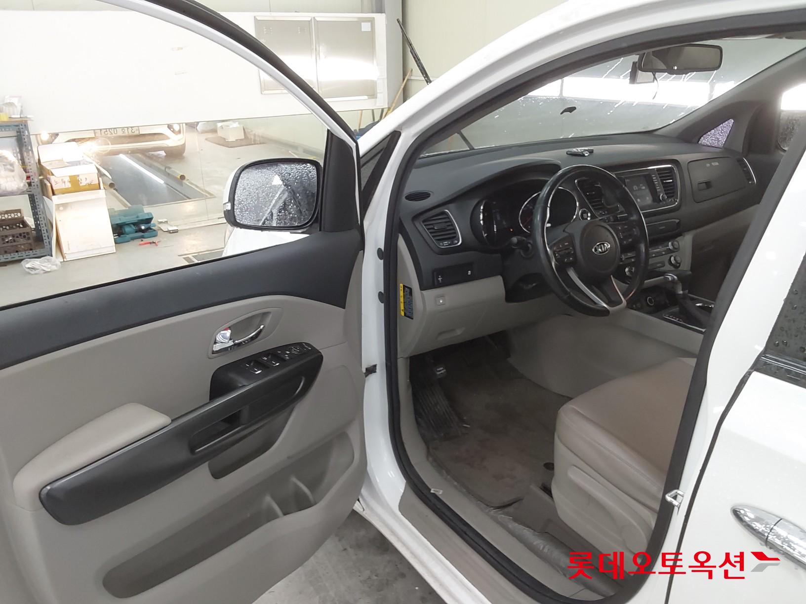 Kia Carnival id 3809924 из Кореи 34