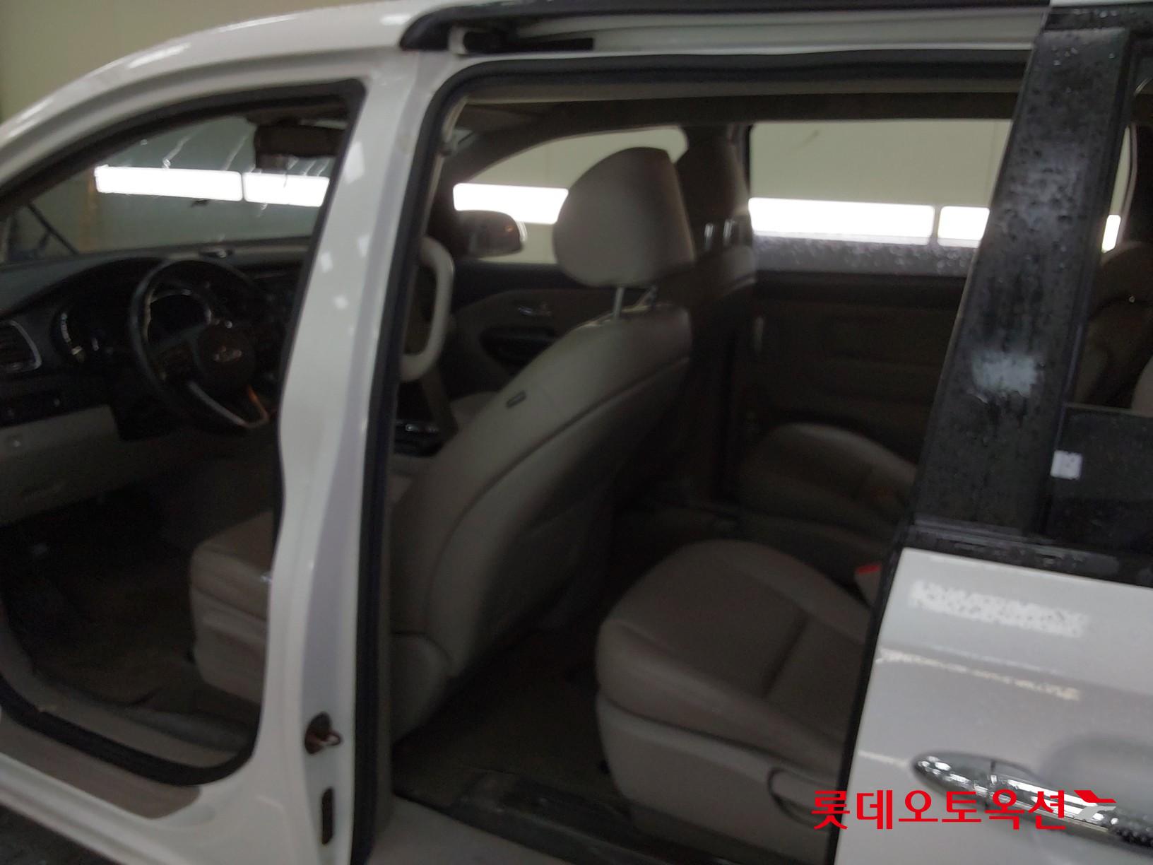 Kia Carnival id 3809924 из Кореи 36